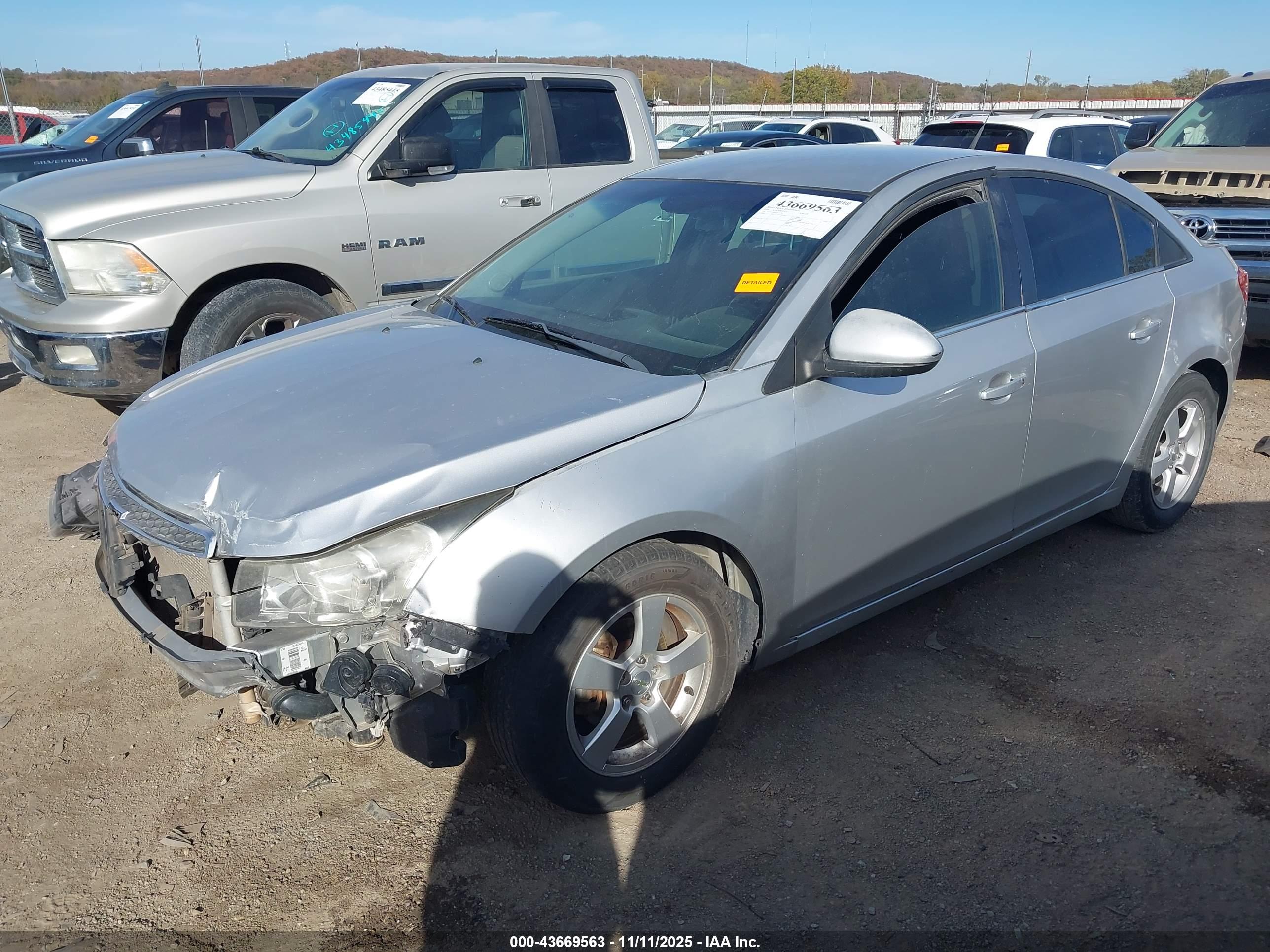 CHEVROLET CRUZE image 2