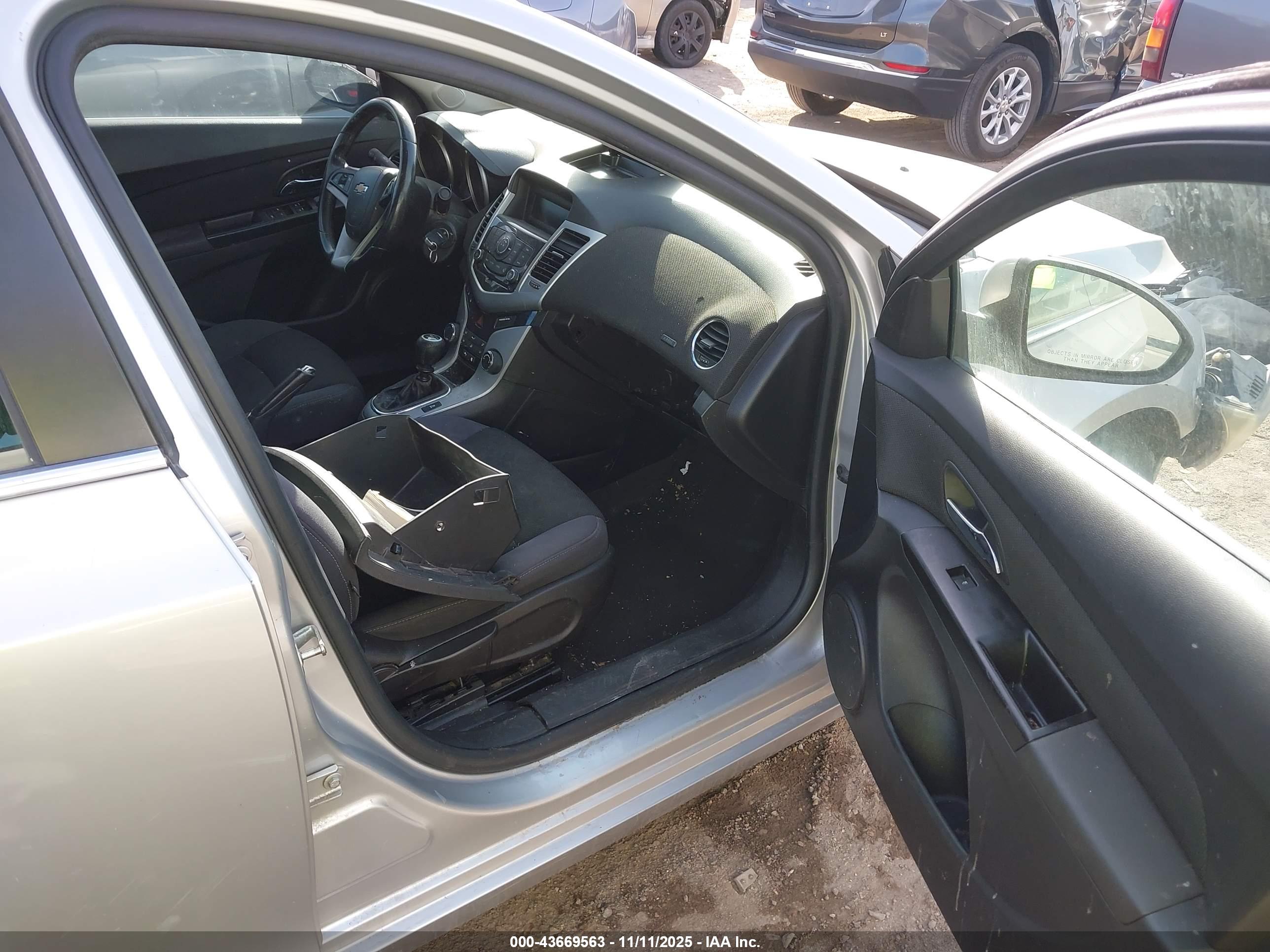 CHEVROLET CRUZE image 5