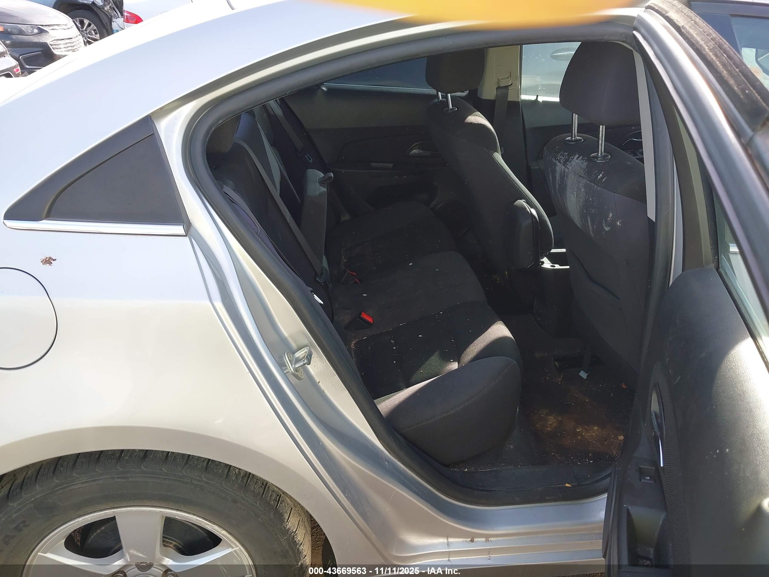 CHEVROLET CRUZE image 8