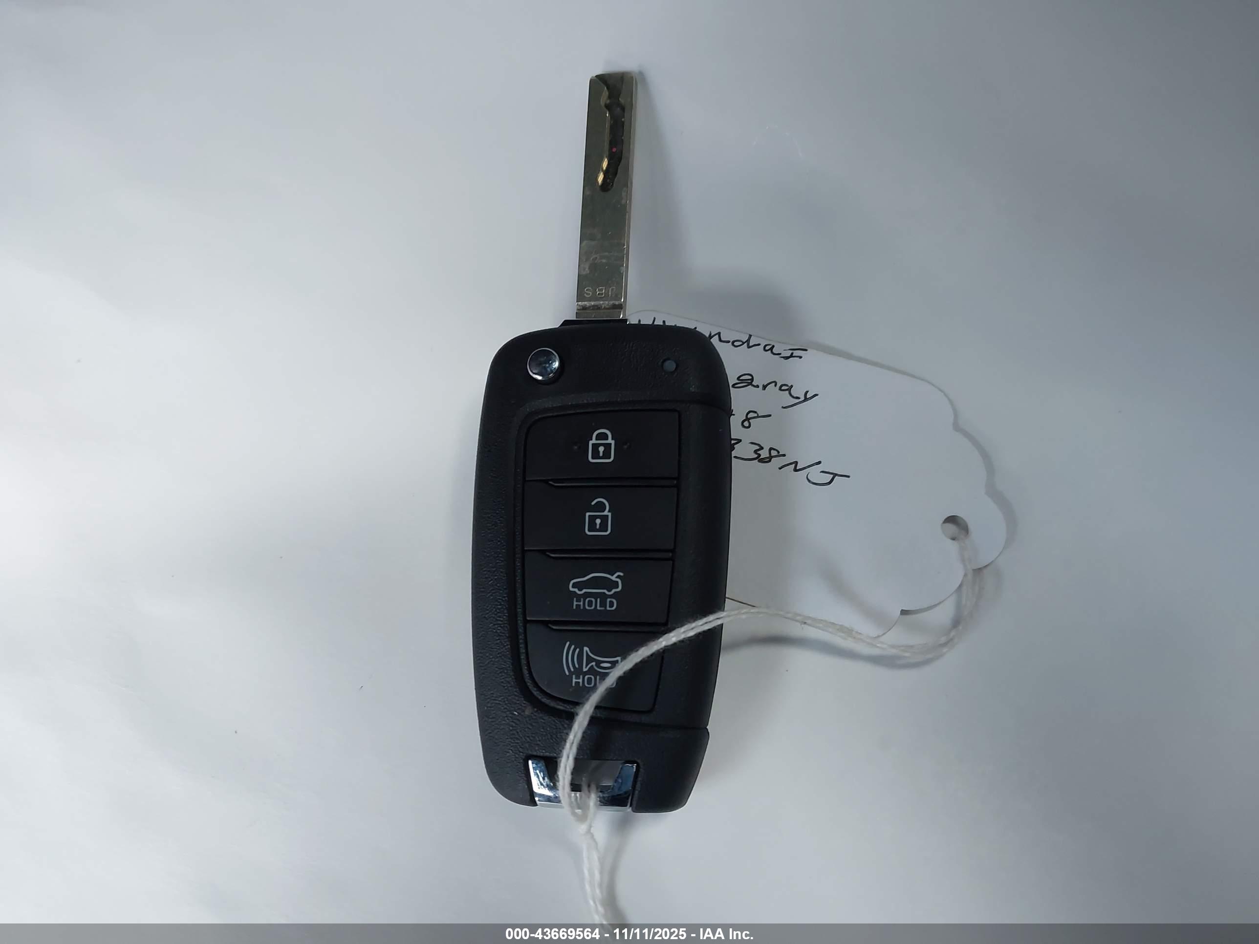 HYUNDAI ELANTRA image 11