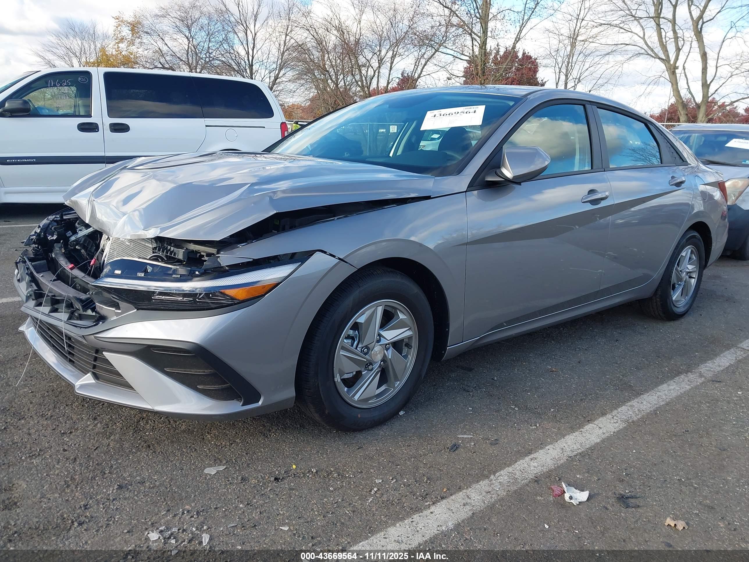 HYUNDAI ELANTRA image 2