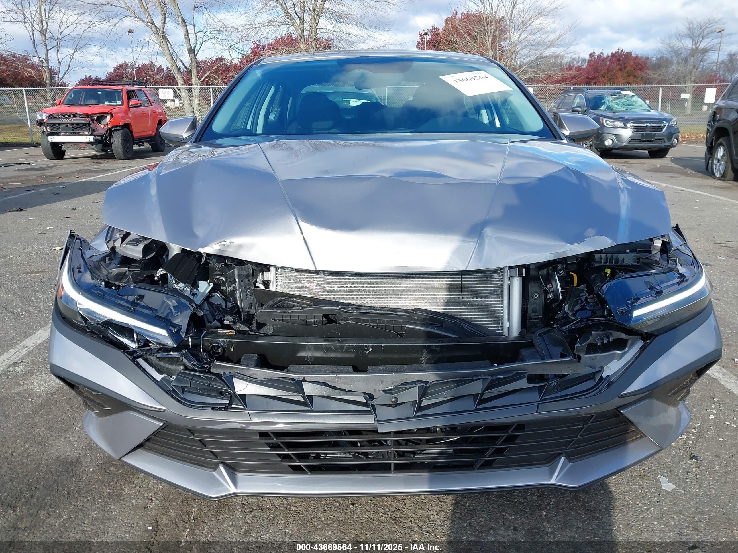HYUNDAI ELANTRA image 6