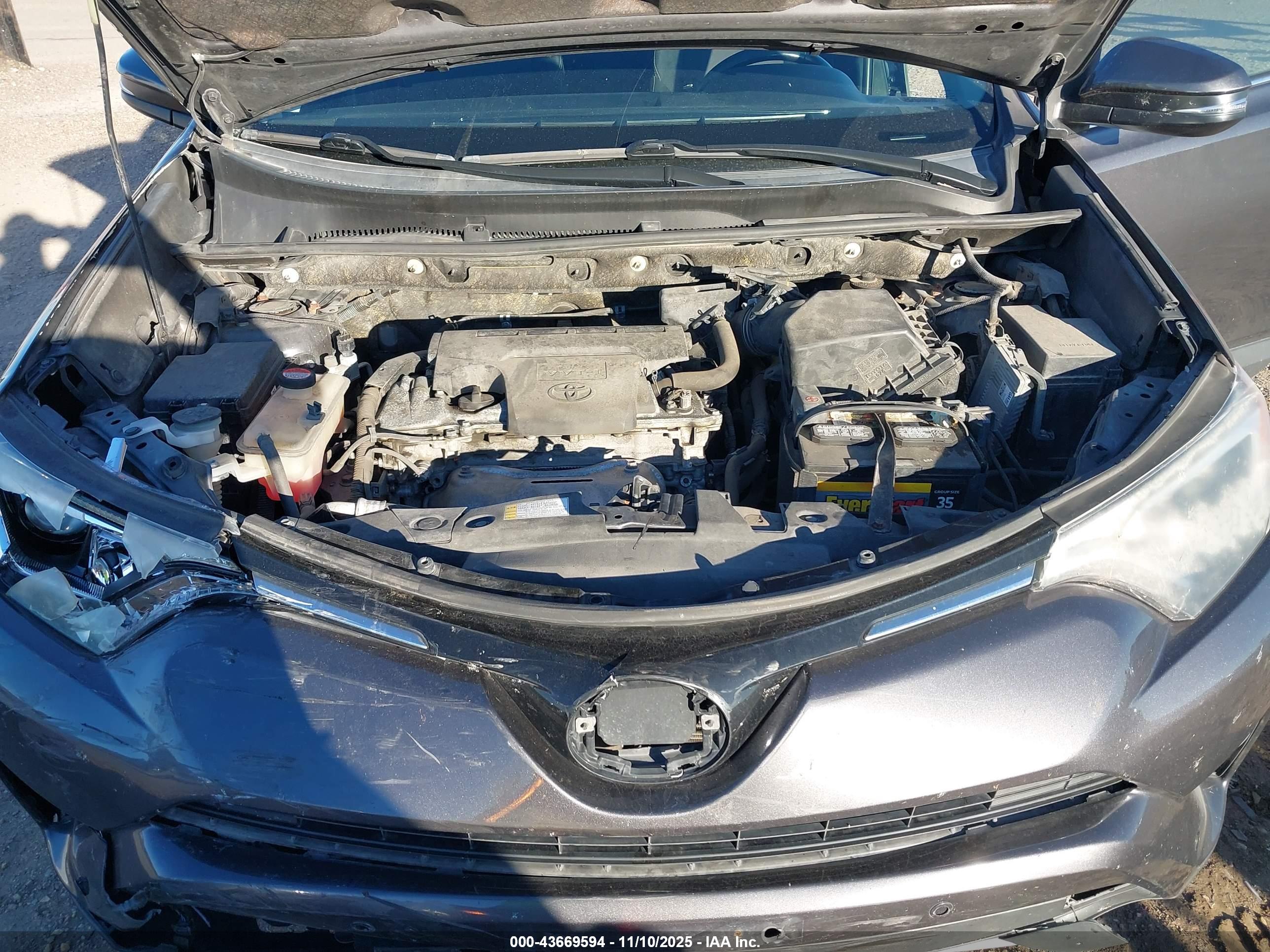 TOYOTA RAV4 image 10
