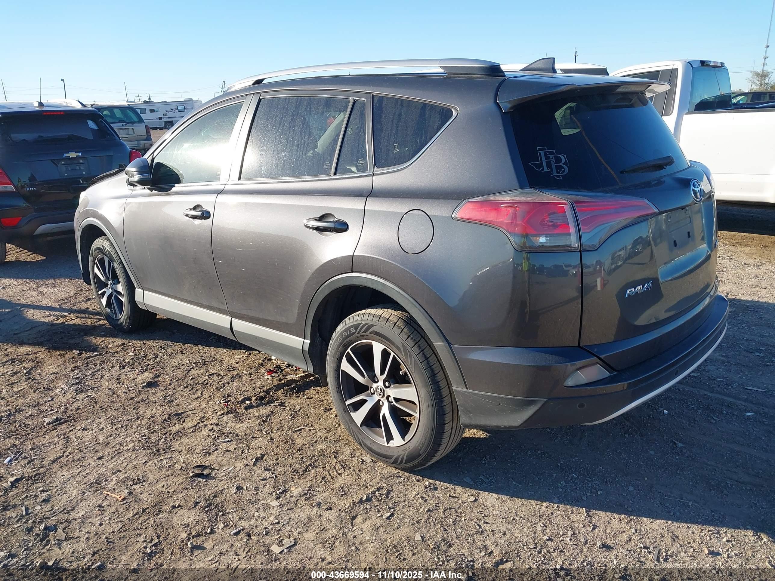 TOYOTA RAV4 image 3