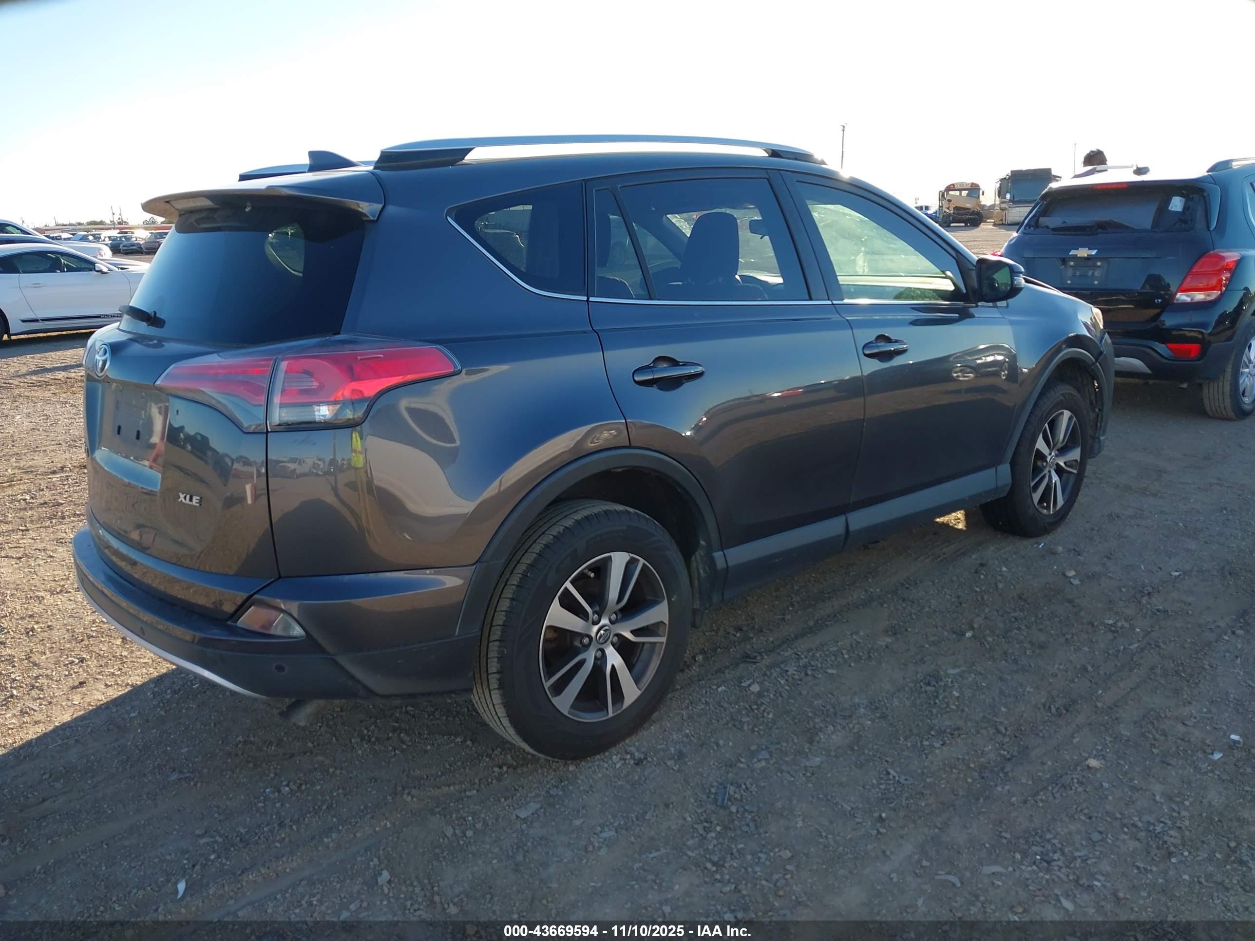 TOYOTA RAV4 image 4