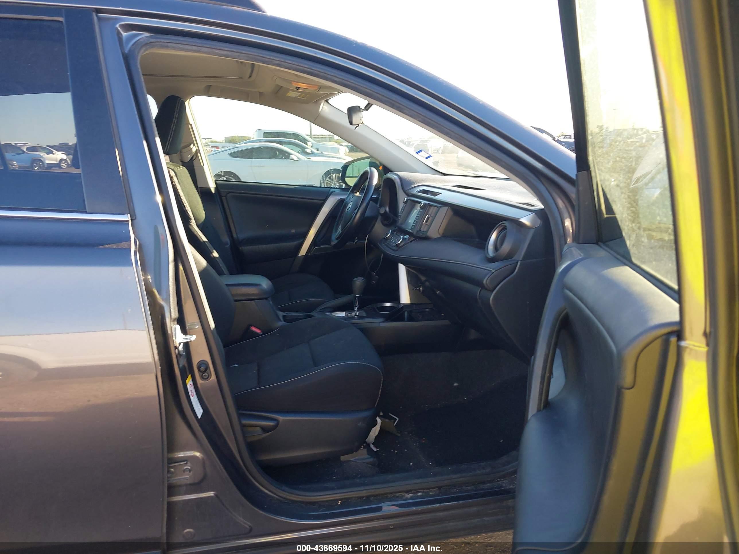TOYOTA RAV4 image 5