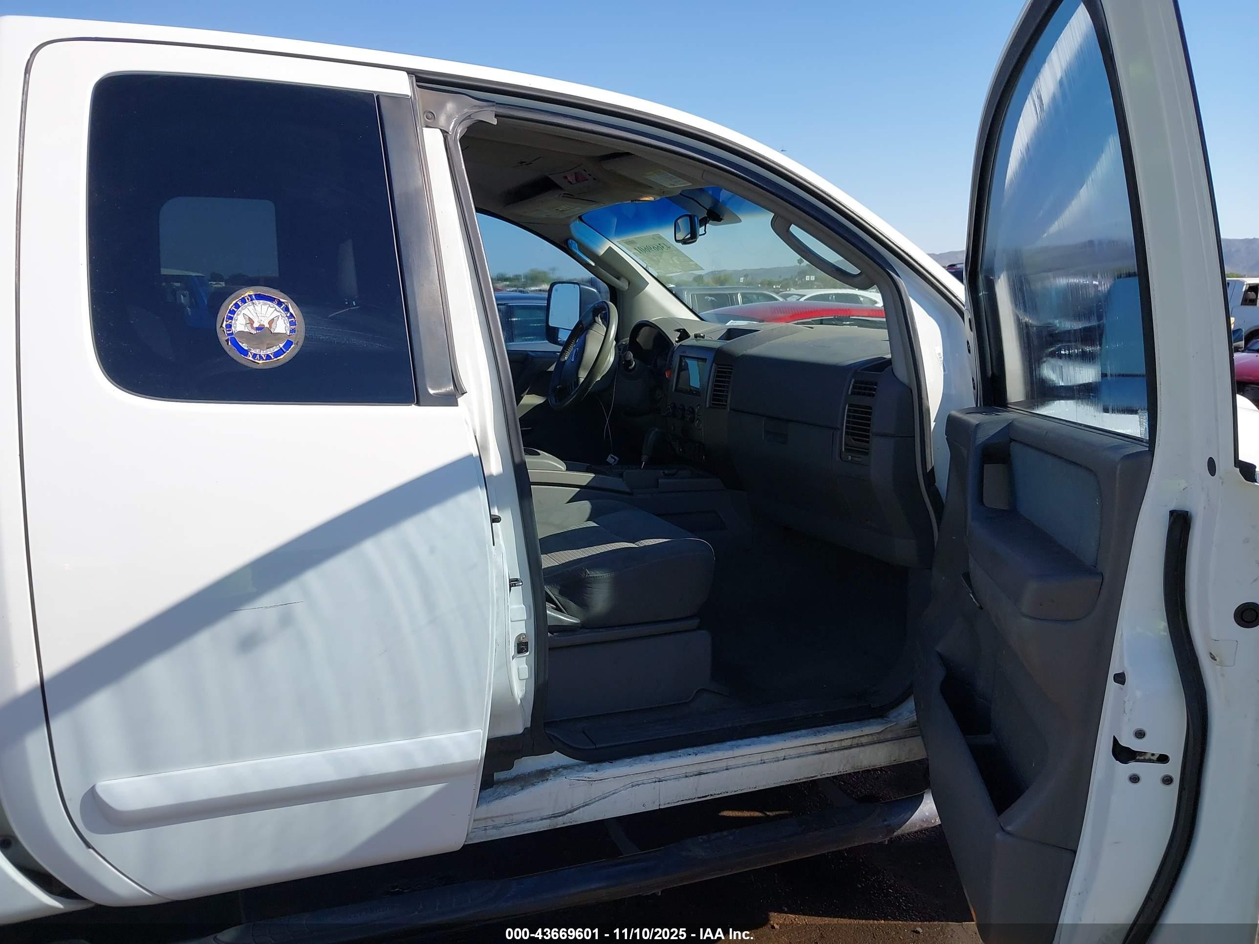 NISSAN TITAN image 5