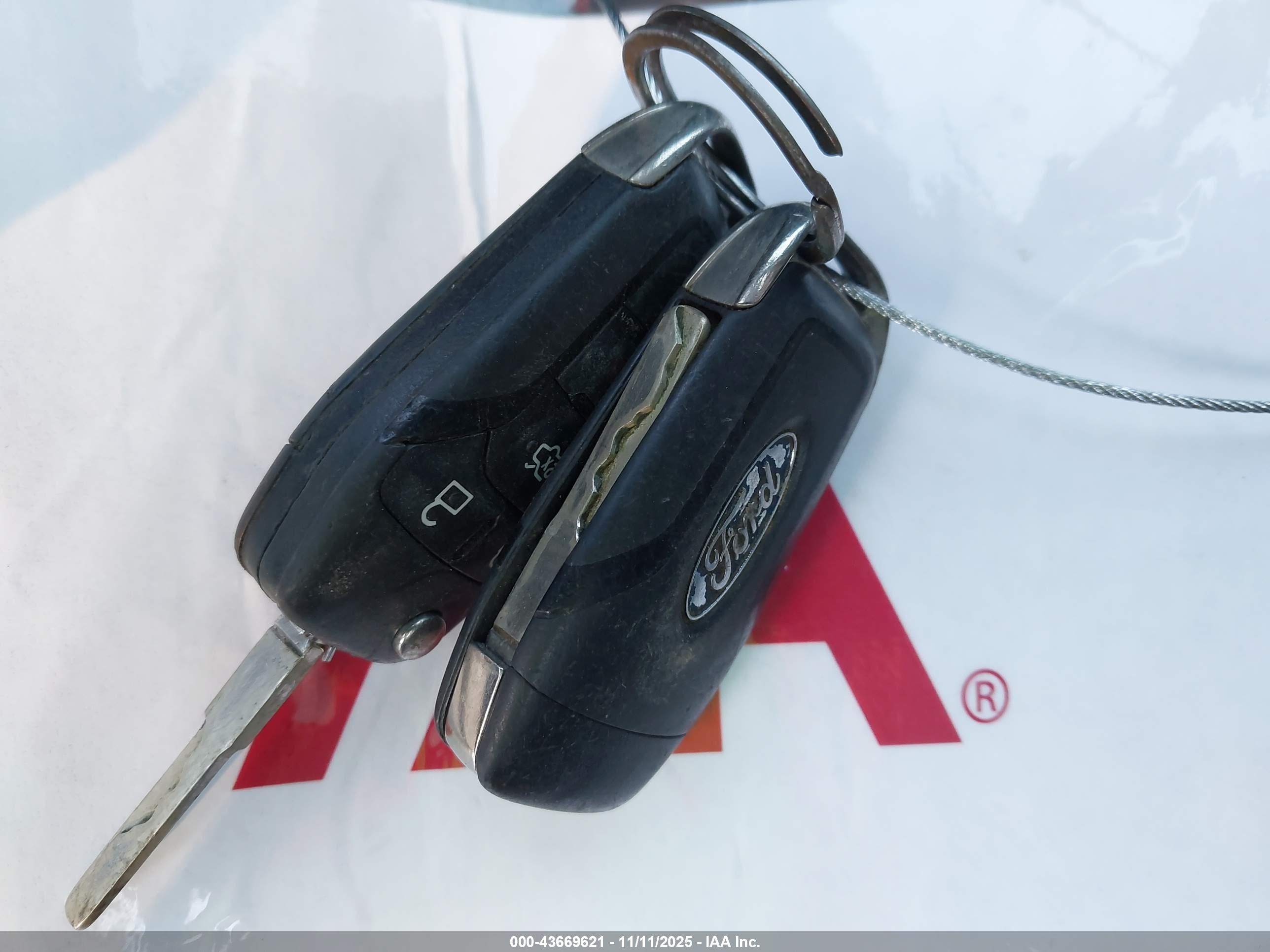 FORD FUSION image 11
