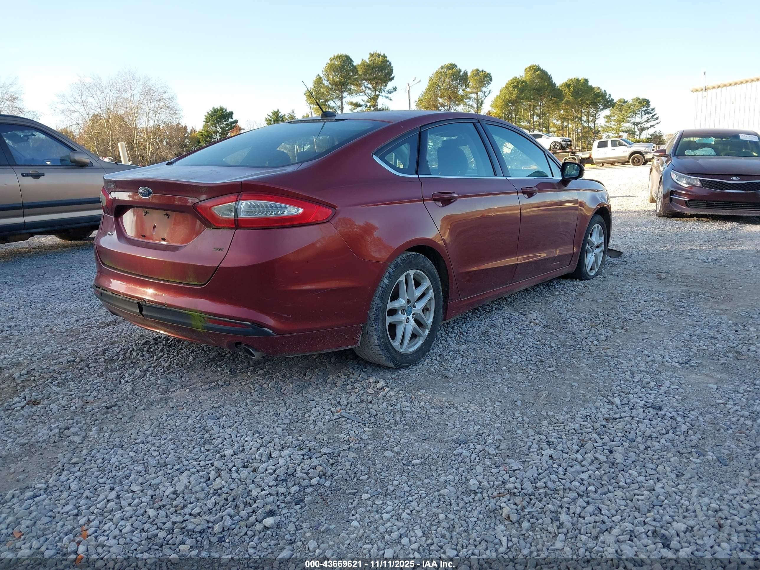 FORD FUSION image 4