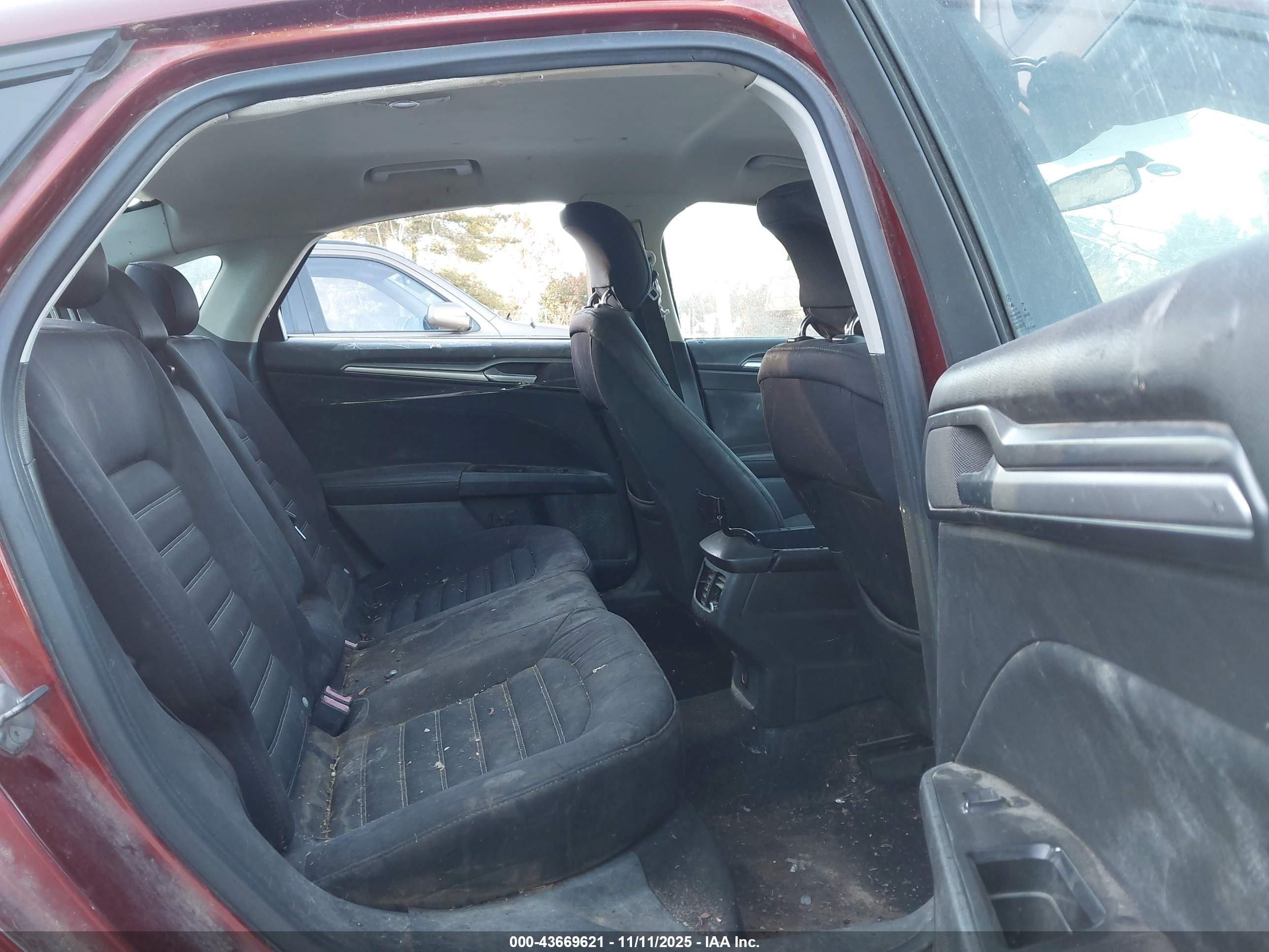 FORD FUSION image 8