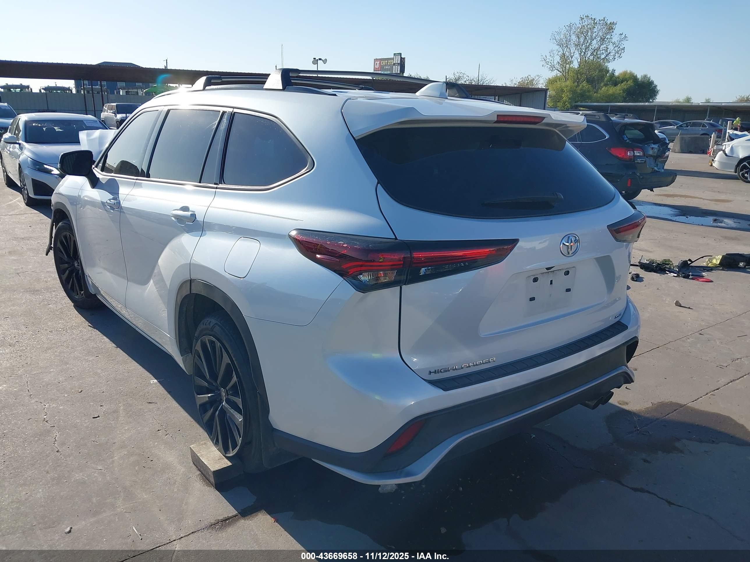 TOYOTA HIGHLANDER image 3