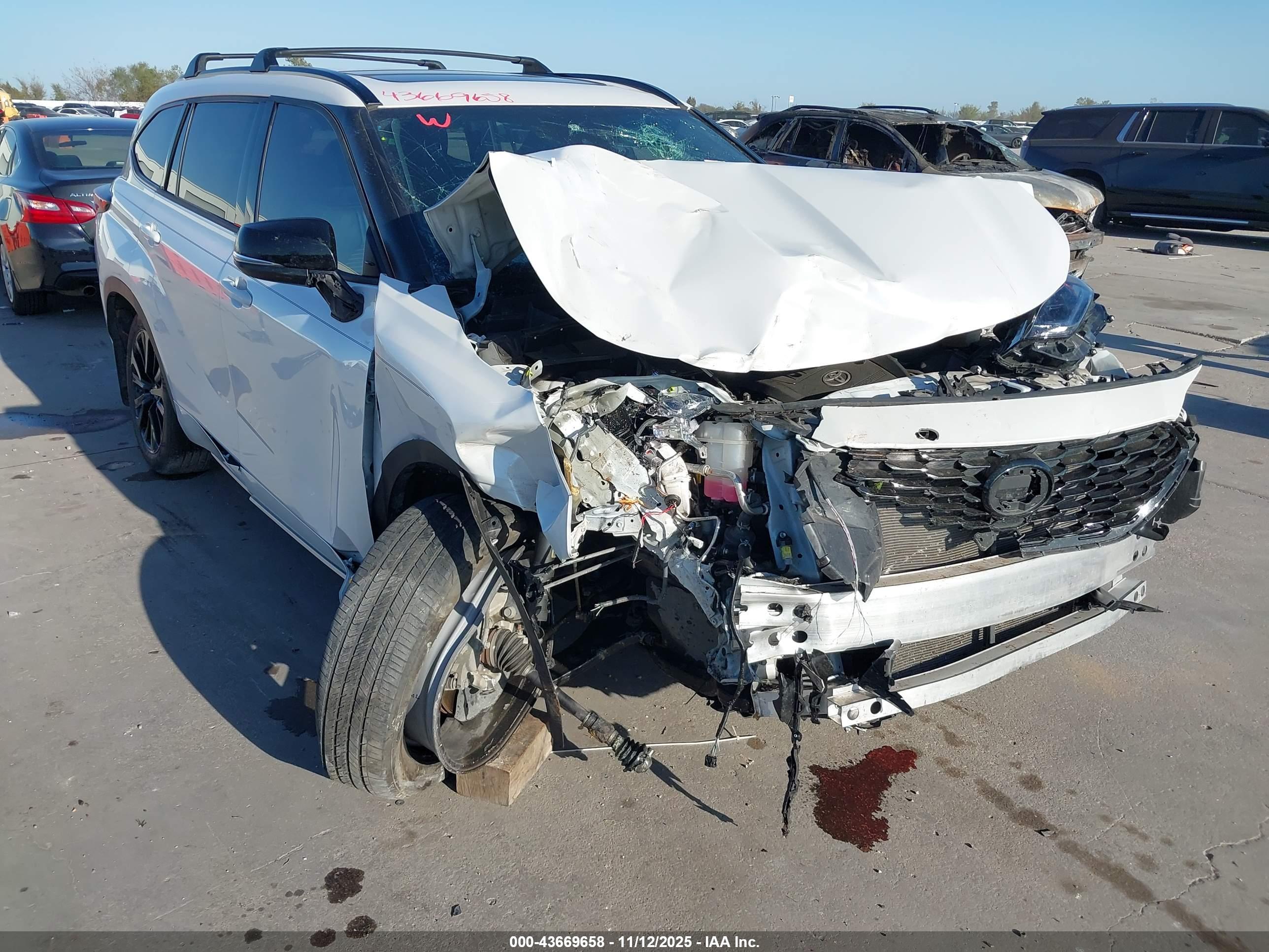 TOYOTA HIGHLANDER image 6