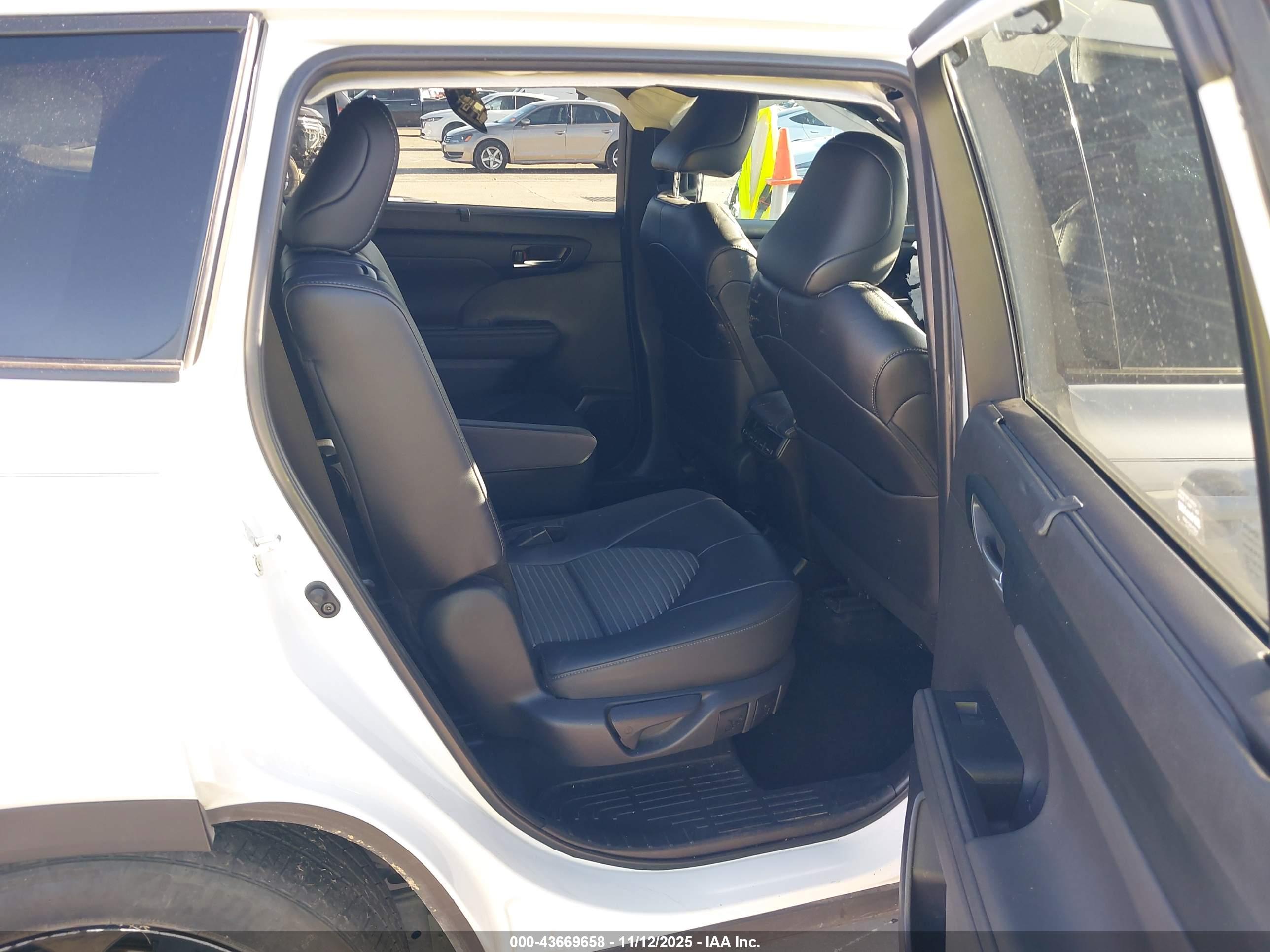 TOYOTA HIGHLANDER image 8