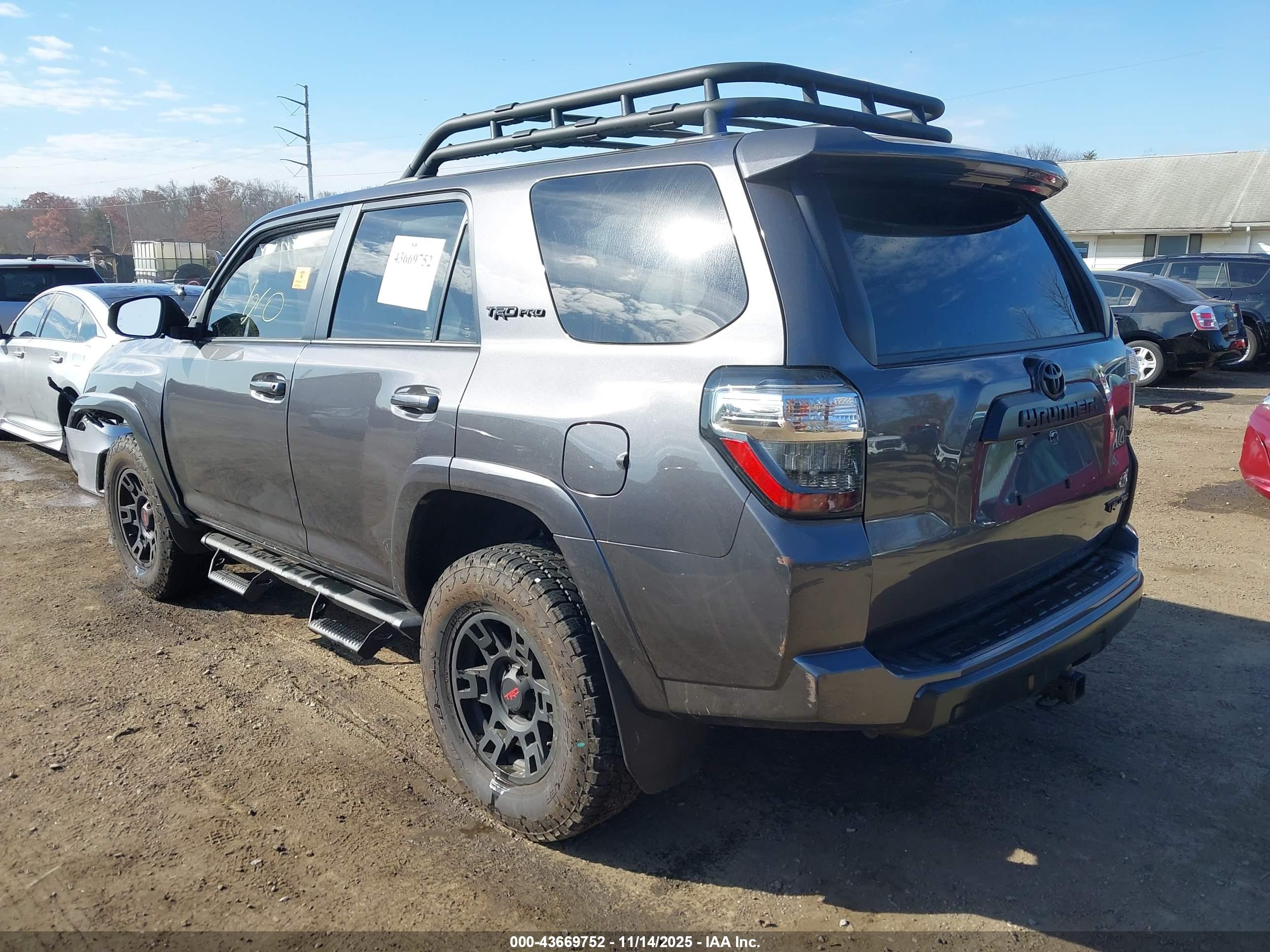 TOYOTA 4RUNNER image 3