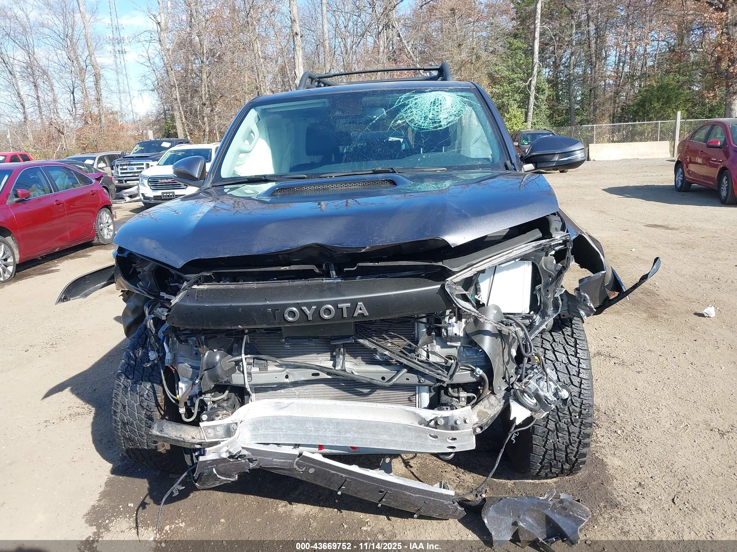 TOYOTA 4RUNNER image 6