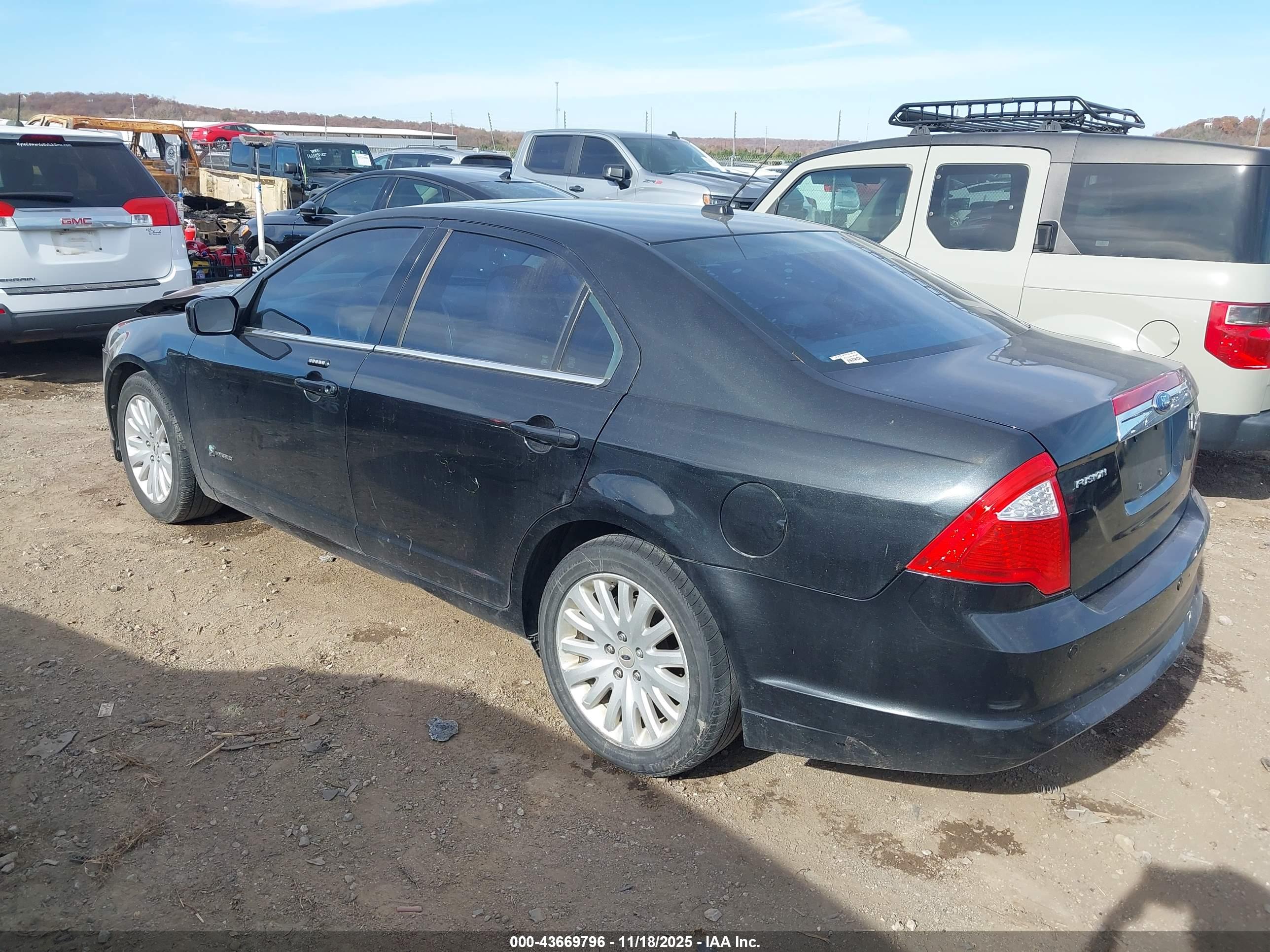 FORD FUSION image 3