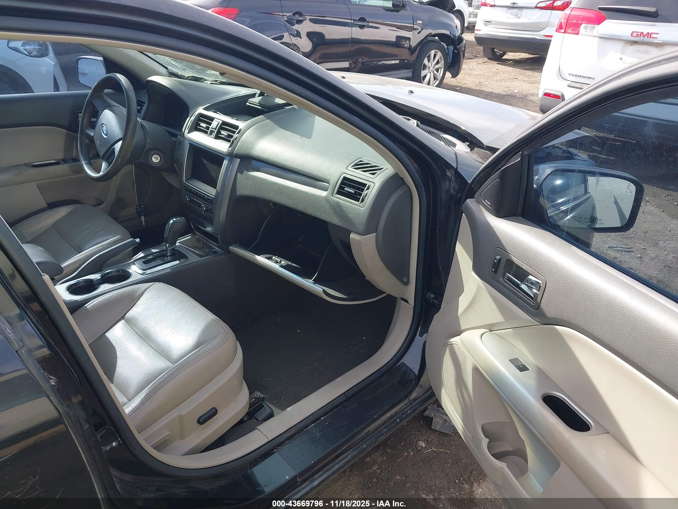FORD FUSION image 5
