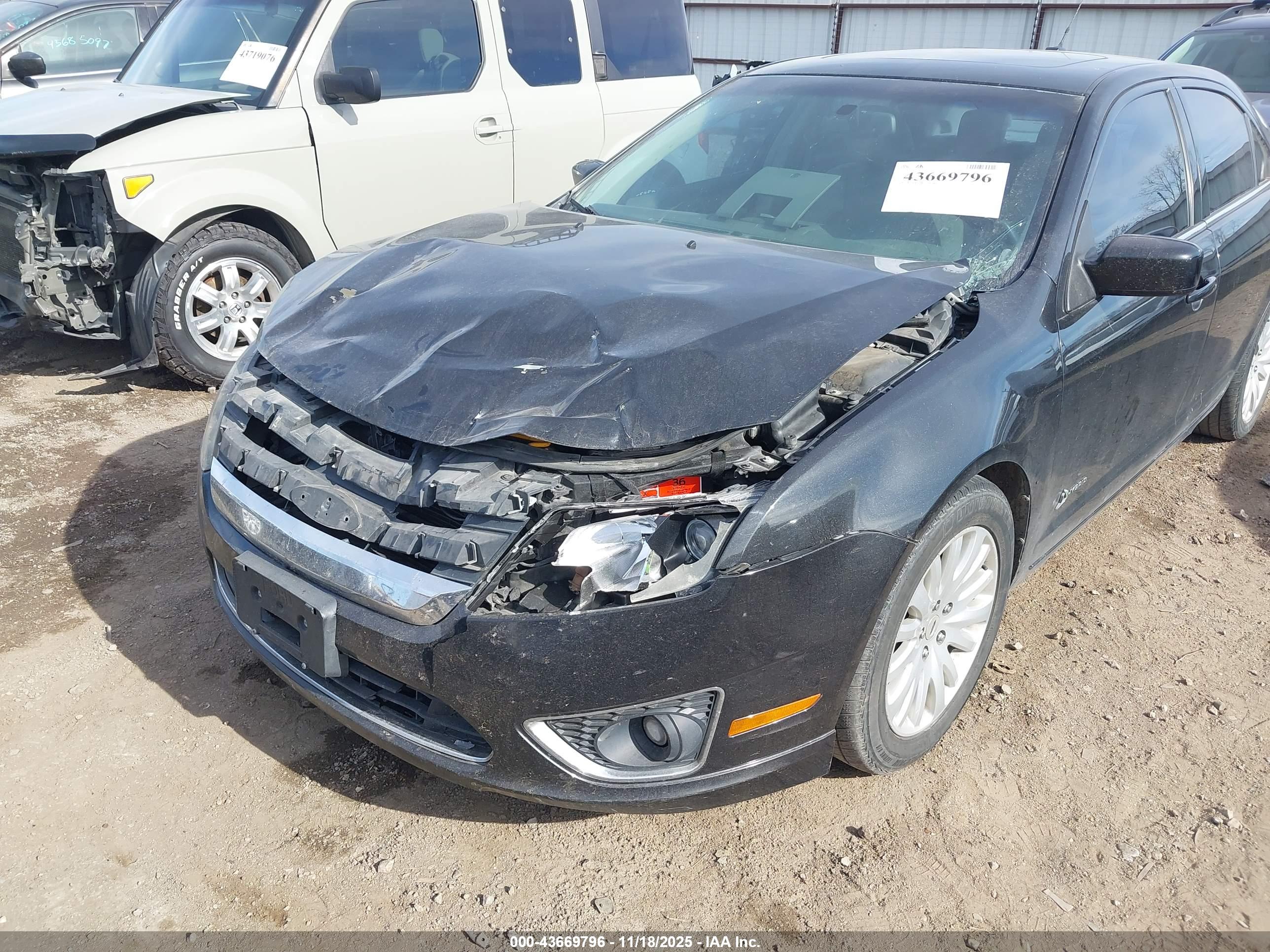 FORD FUSION image 6