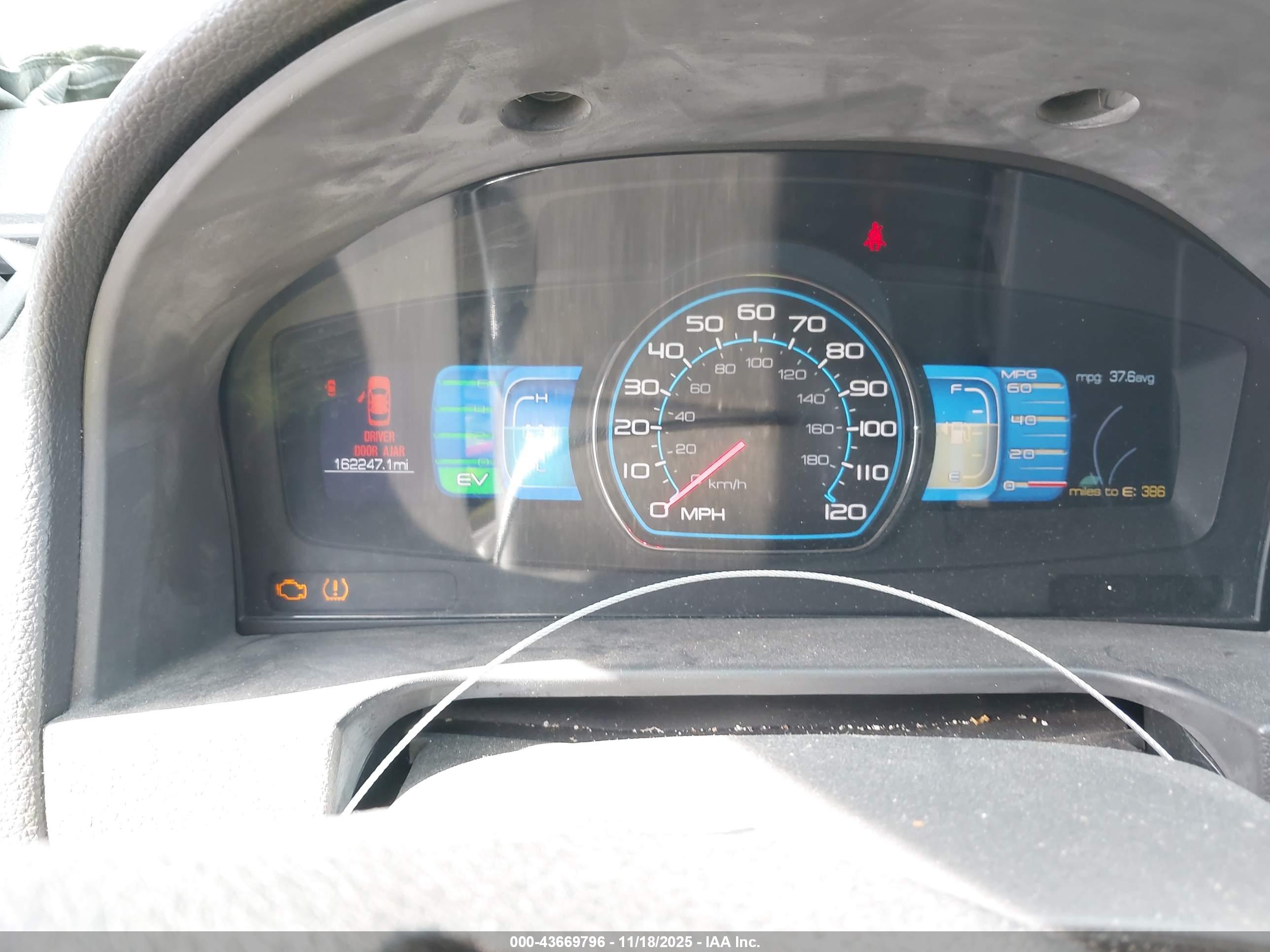 FORD FUSION image 7
