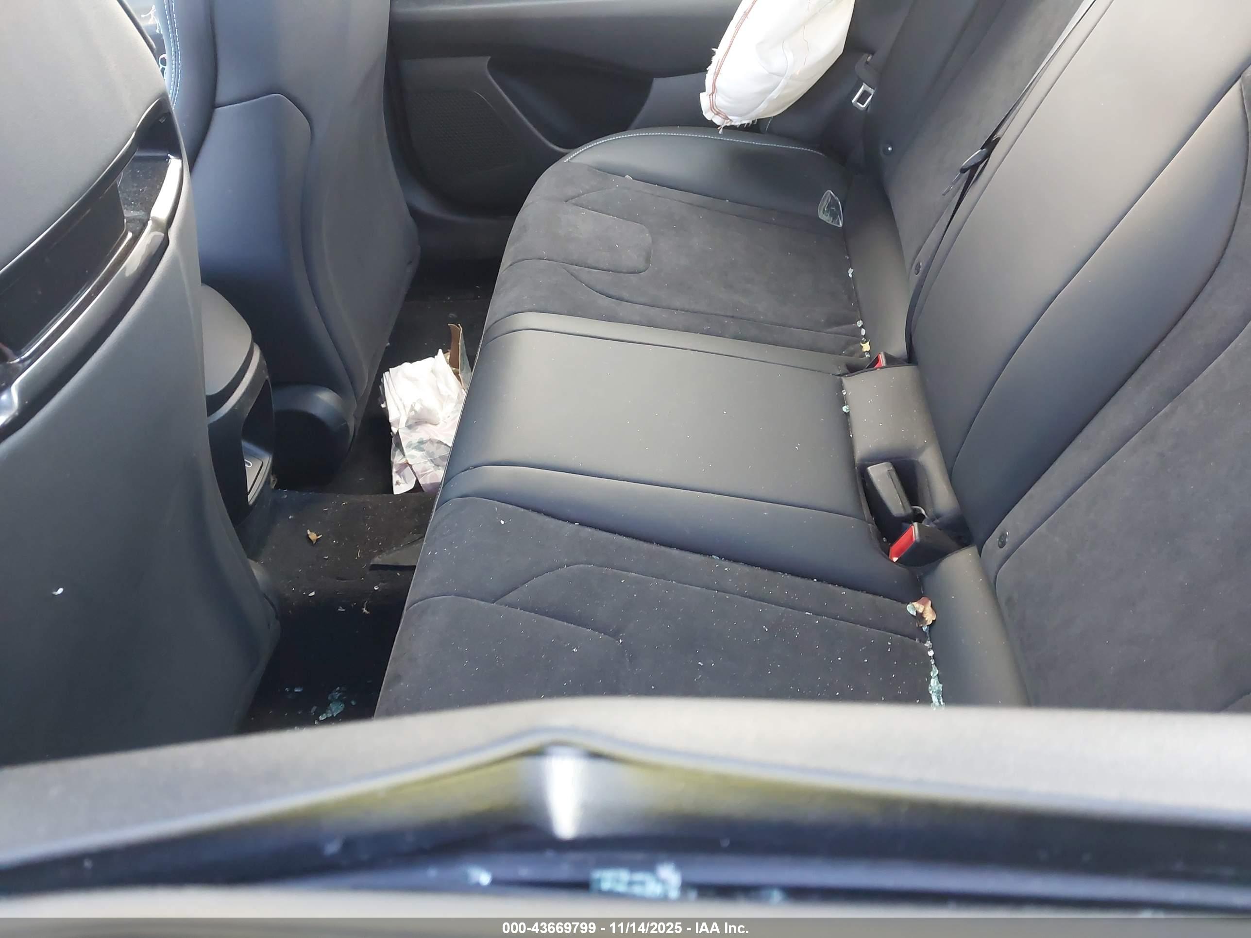 HYUNDAI ELANTRA image 8