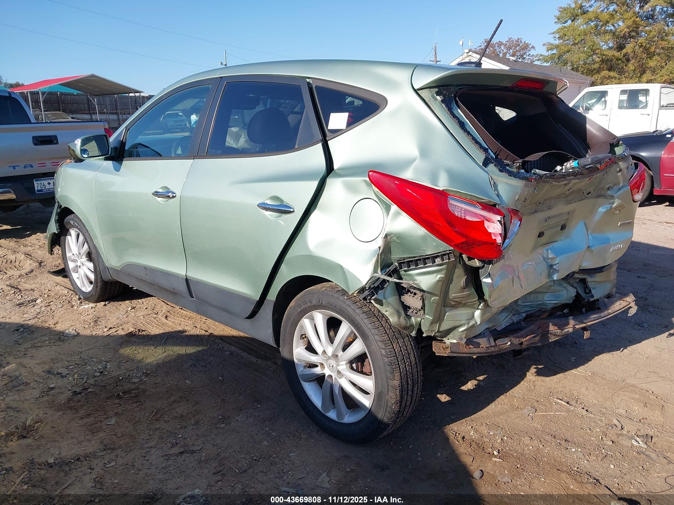 HYUNDAI TUCSON image 3