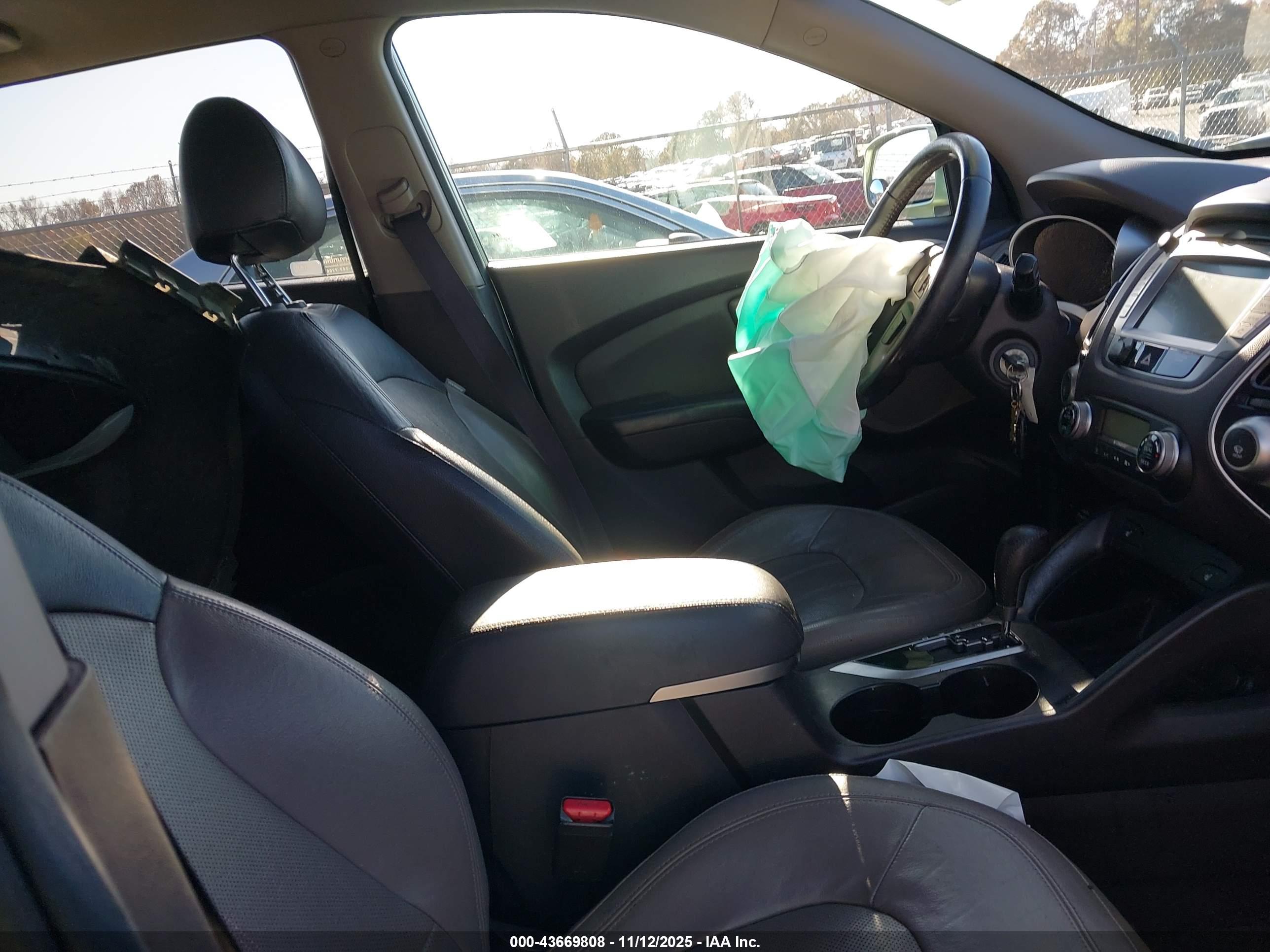 HYUNDAI TUCSON image 5