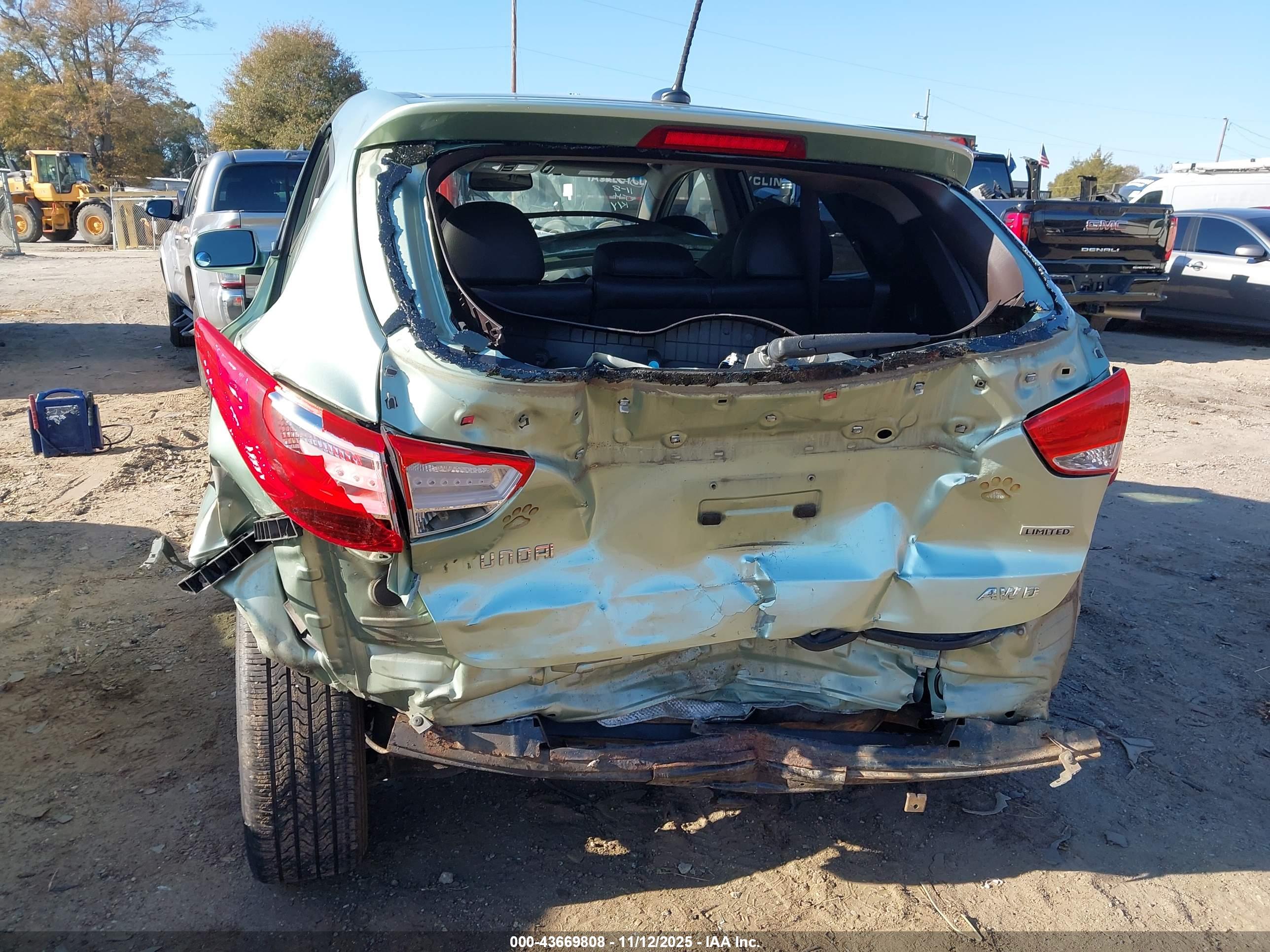 HYUNDAI TUCSON image 6