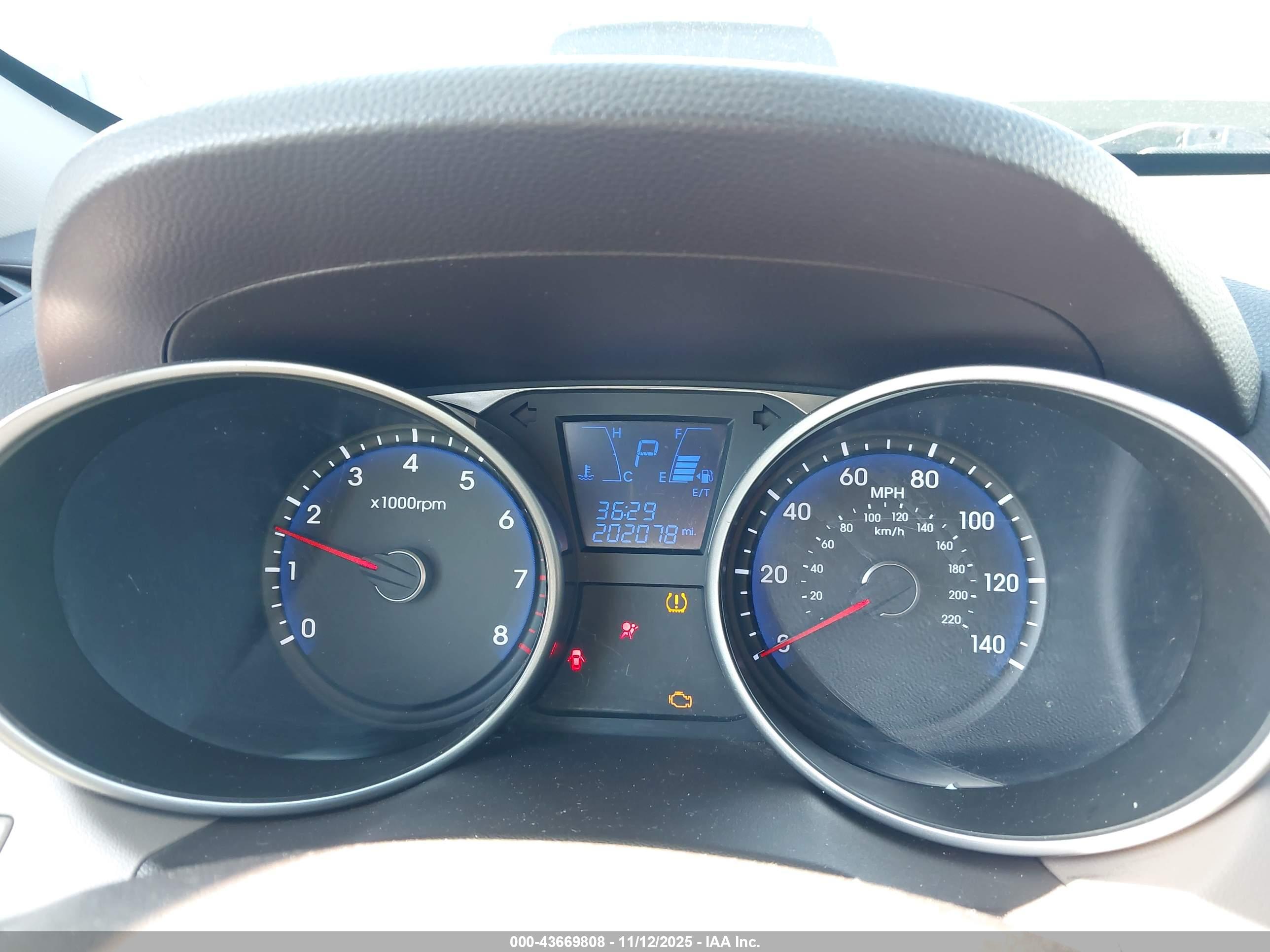 HYUNDAI TUCSON image 7
