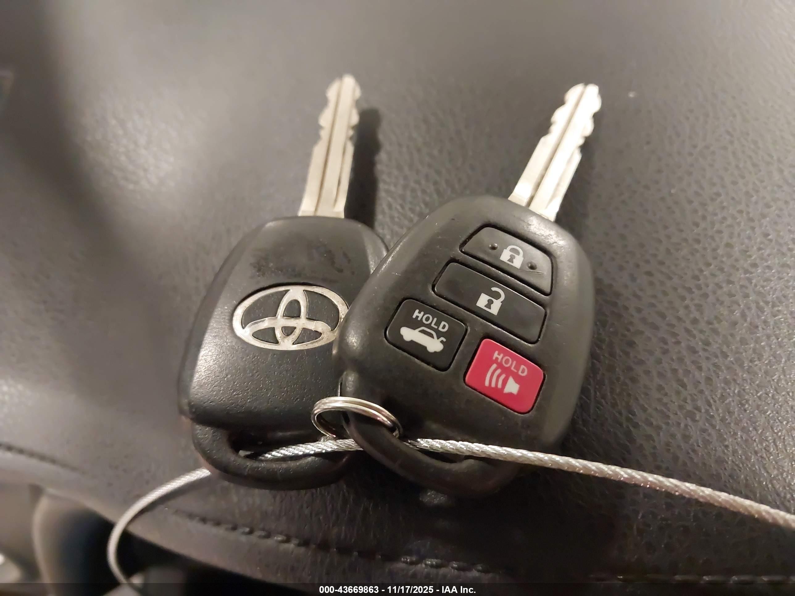 TOYOTA COROLLA image 11