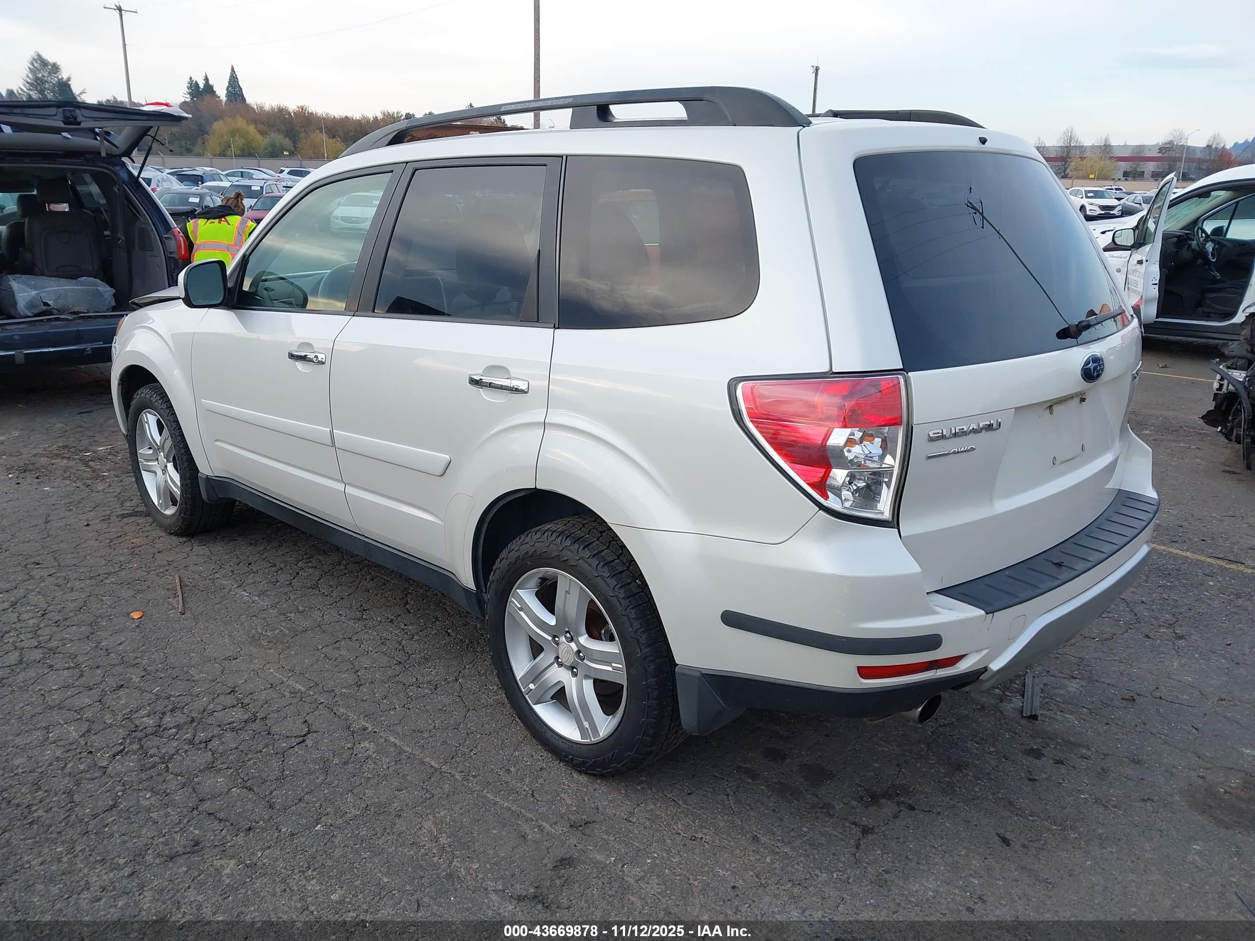 SUBARU FORESTER image 3