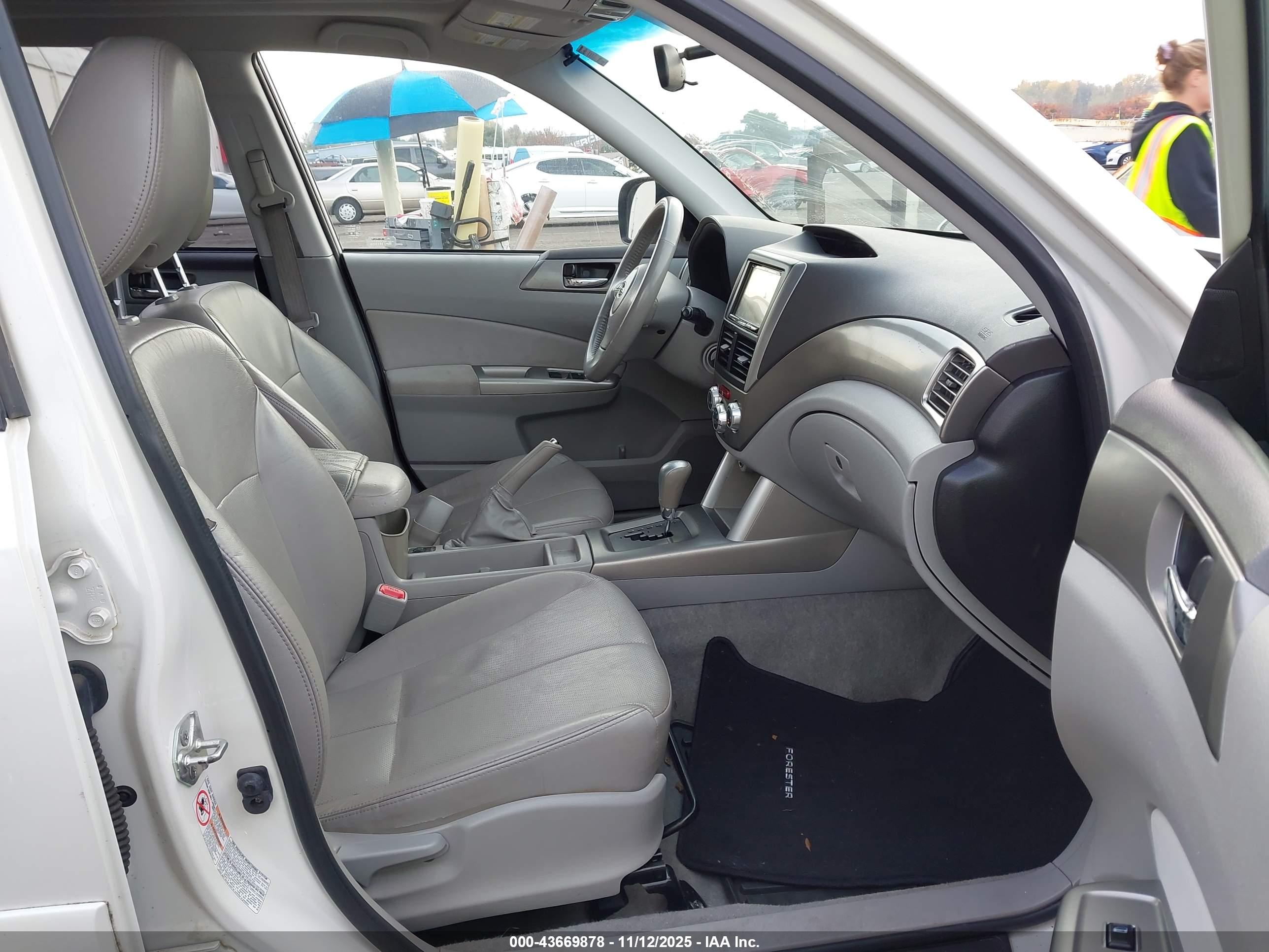 SUBARU FORESTER image 5