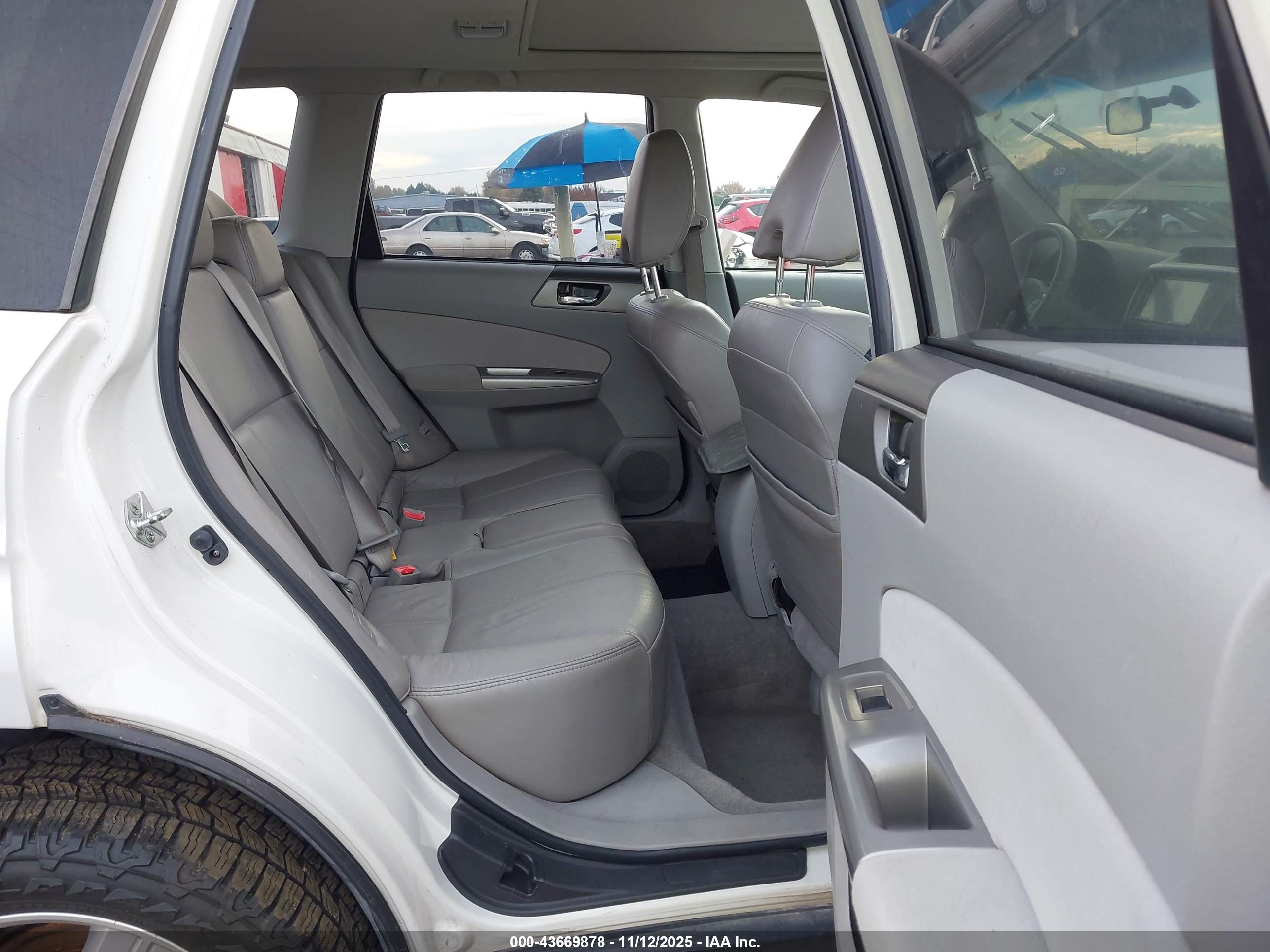 SUBARU FORESTER image 8