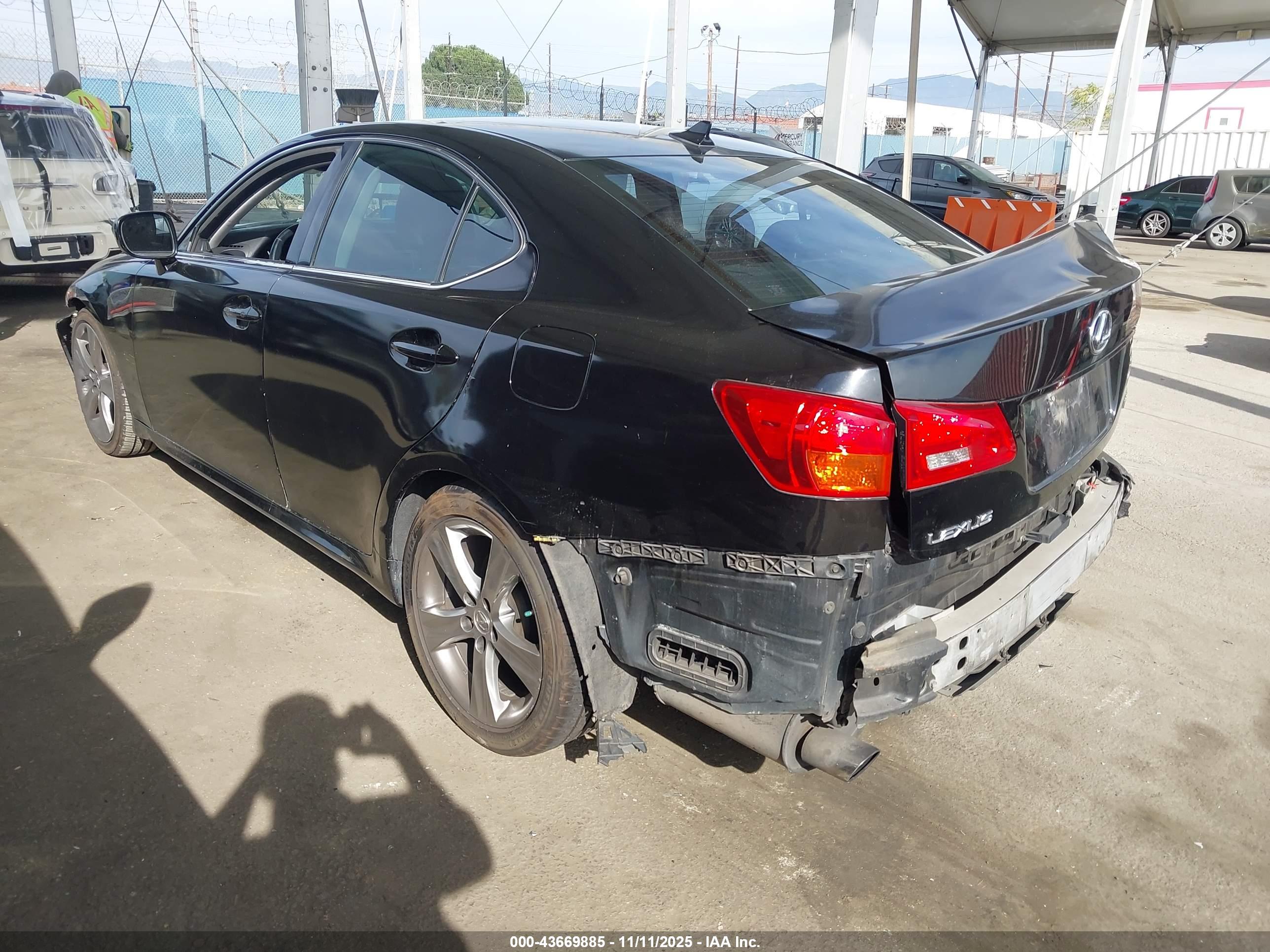 LEXUS IS image 3