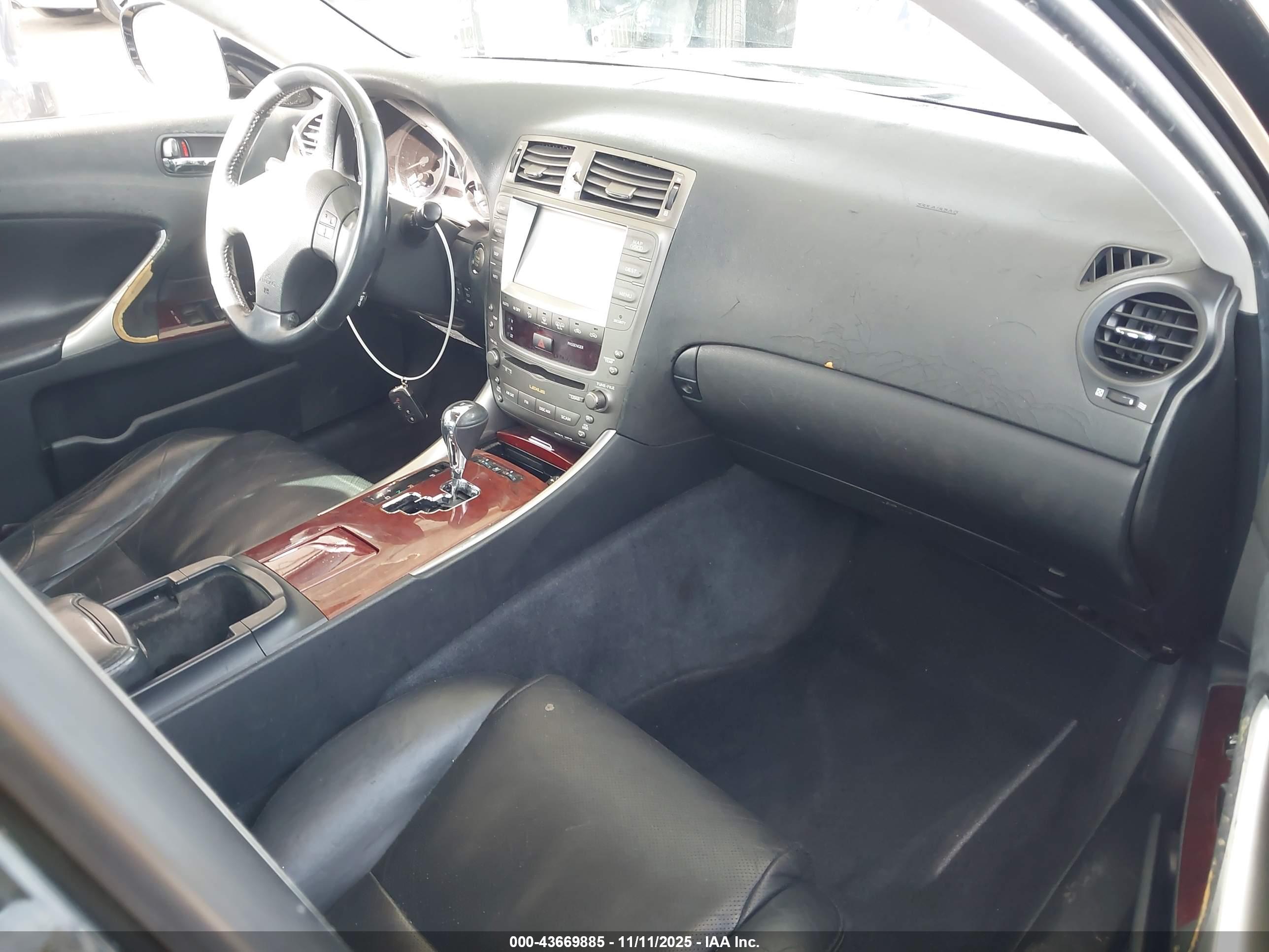 LEXUS IS image 5