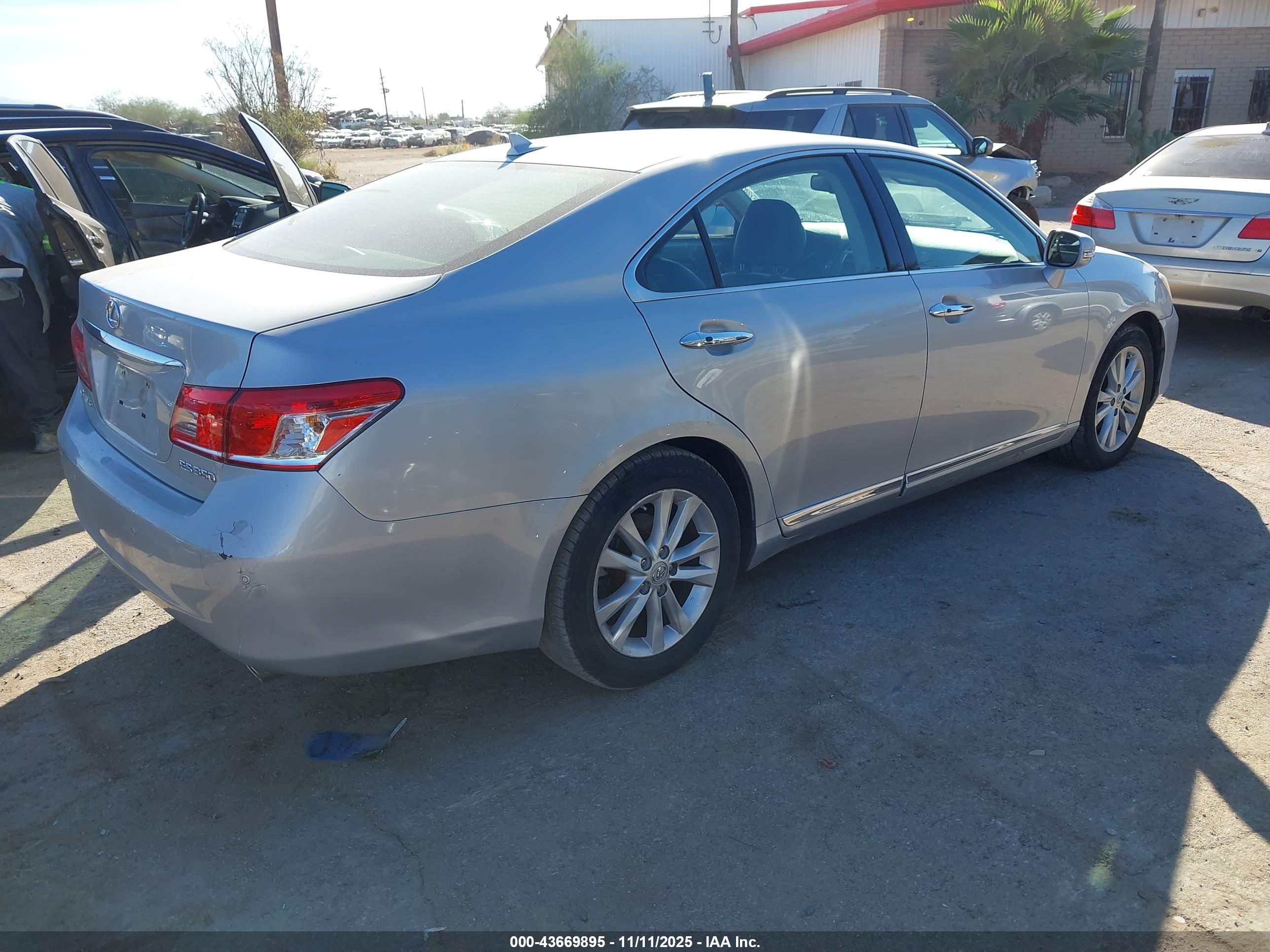 LEXUS ES image 4