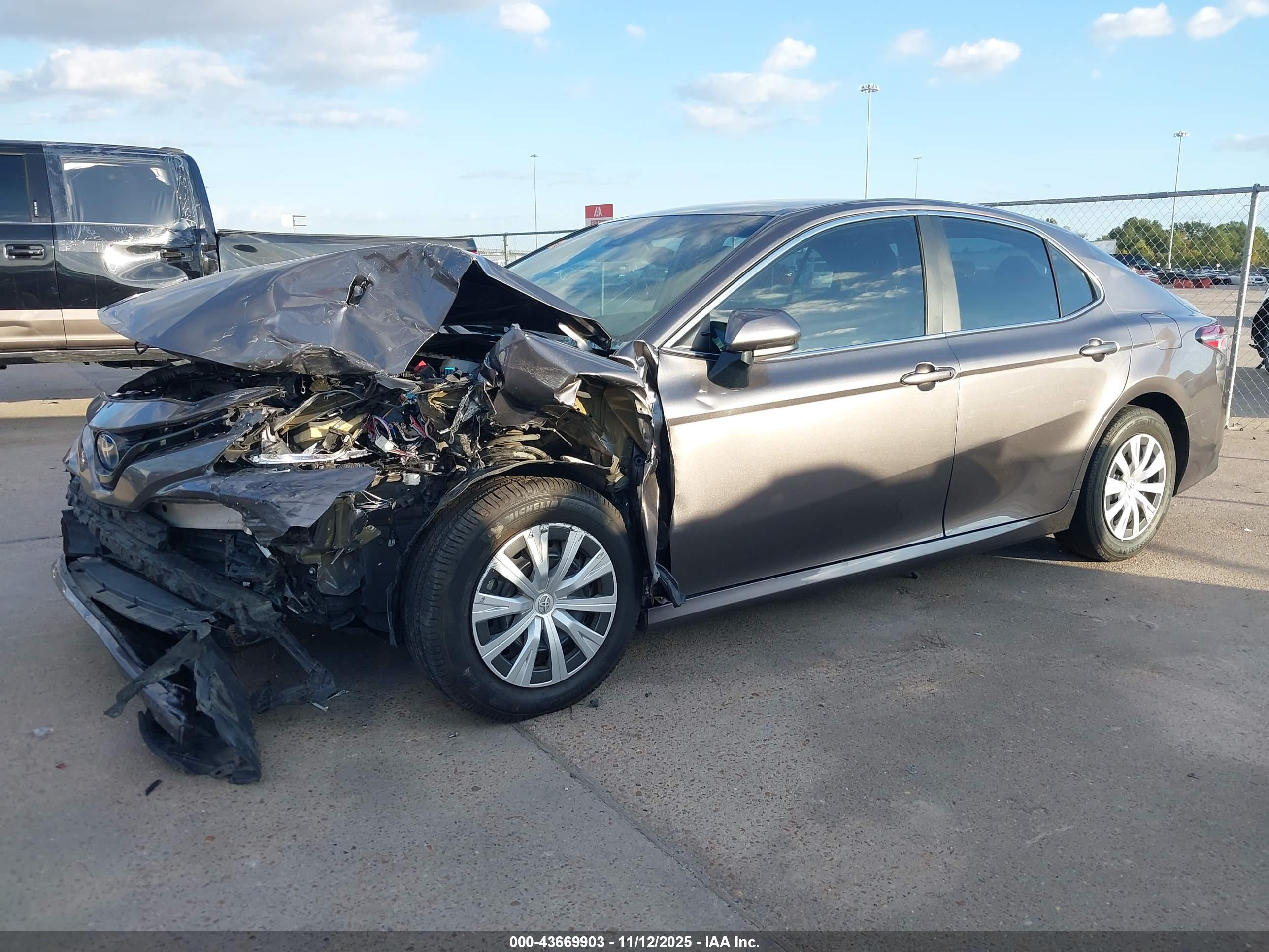 TOYOTA CAMRY image 2