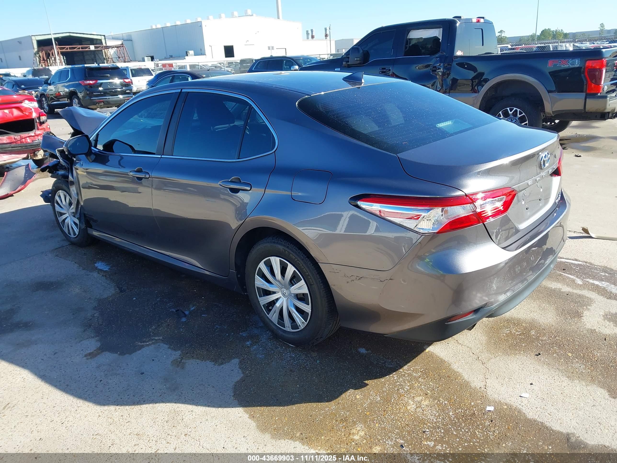 TOYOTA CAMRY image 3