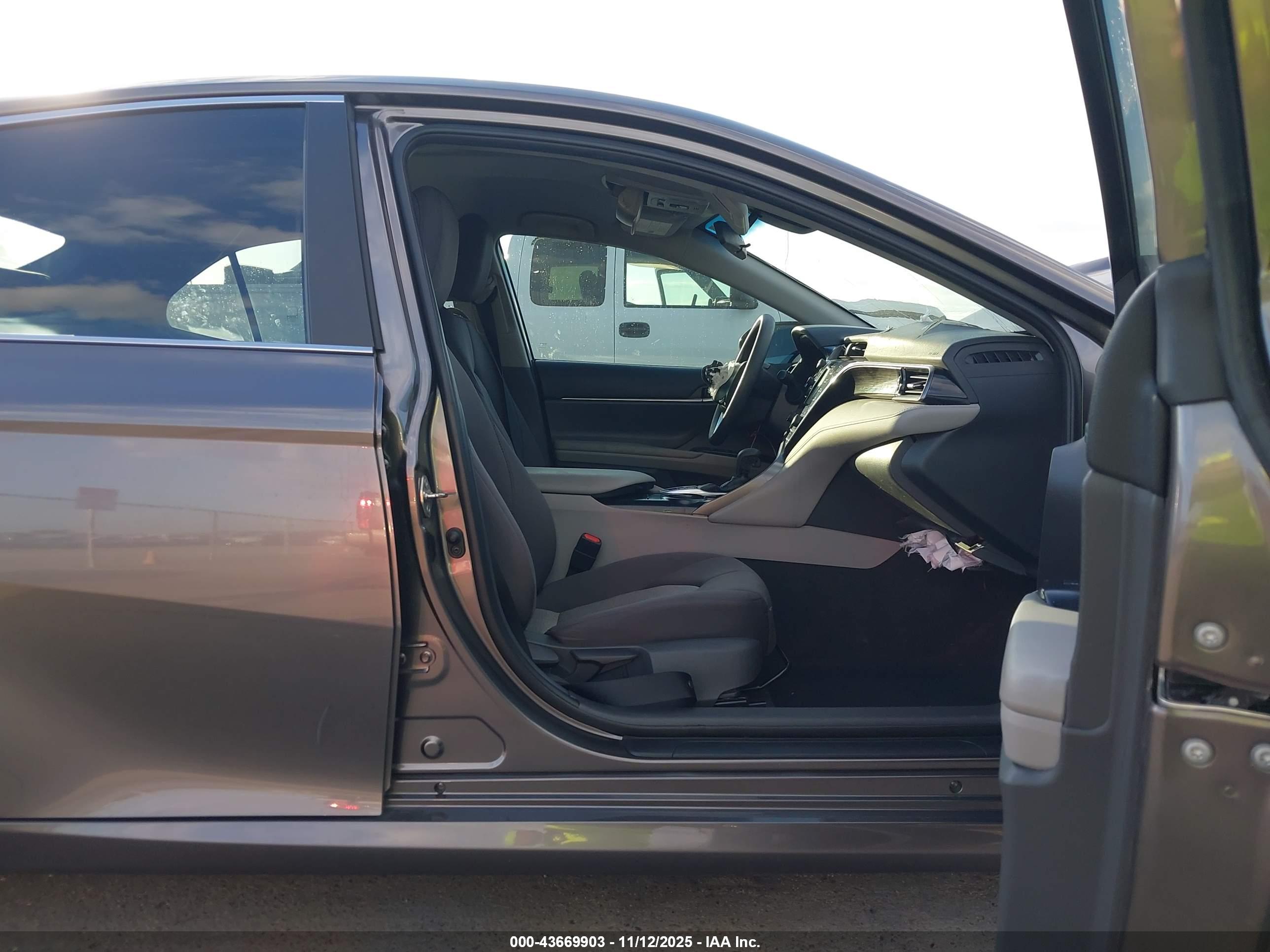 TOYOTA CAMRY image 5