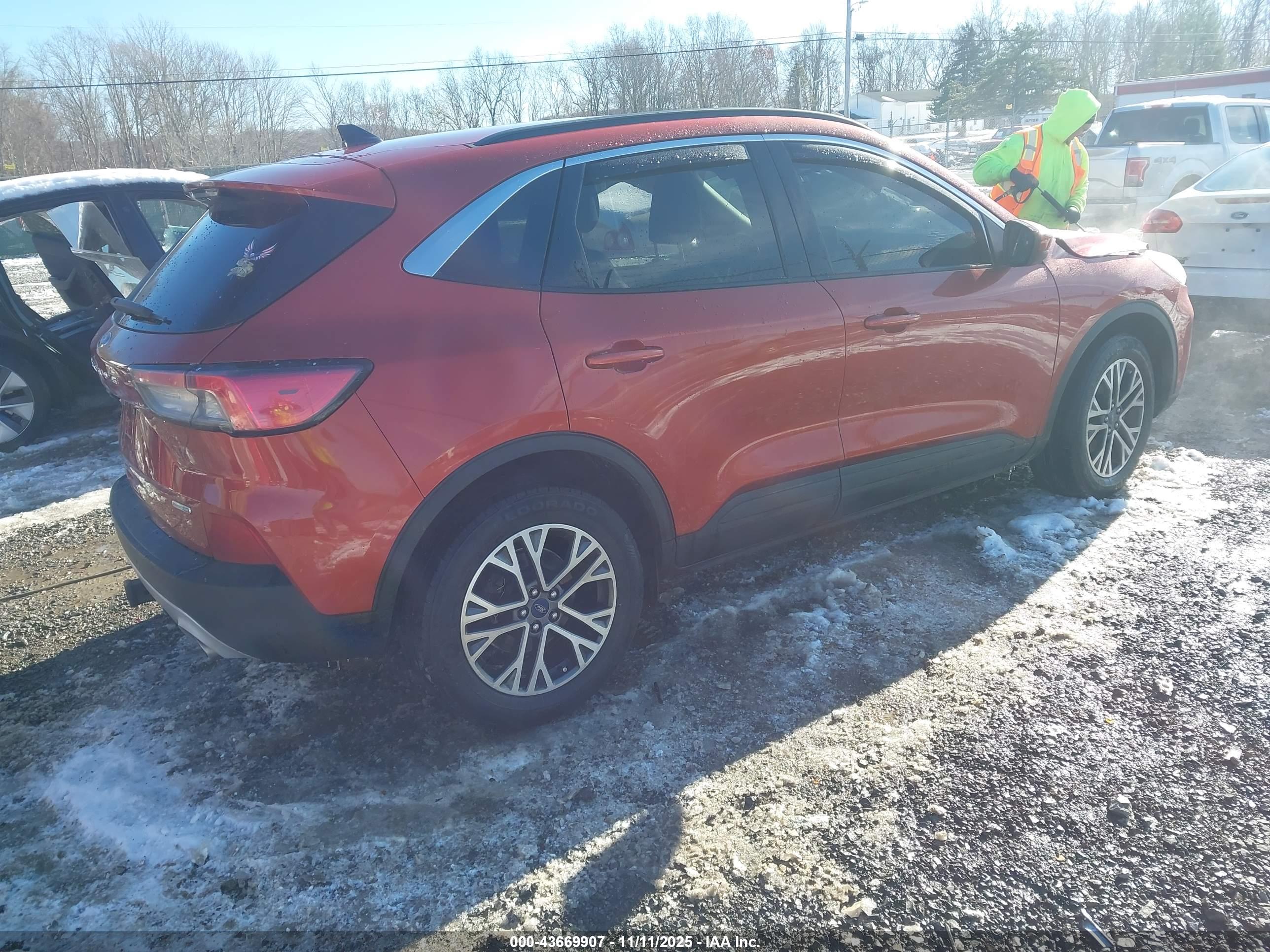 FORD ESCAPE image 4