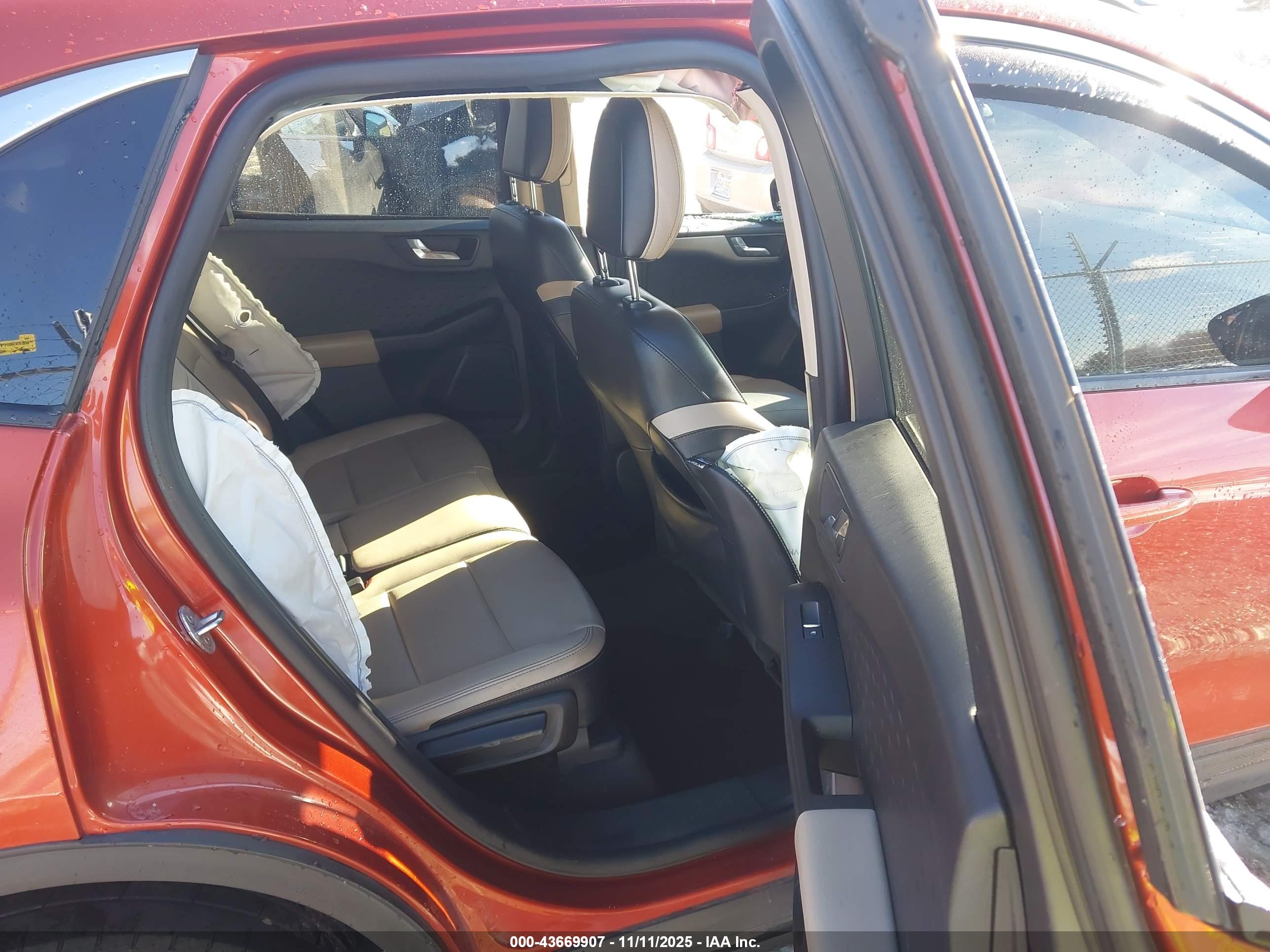 FORD ESCAPE image 8