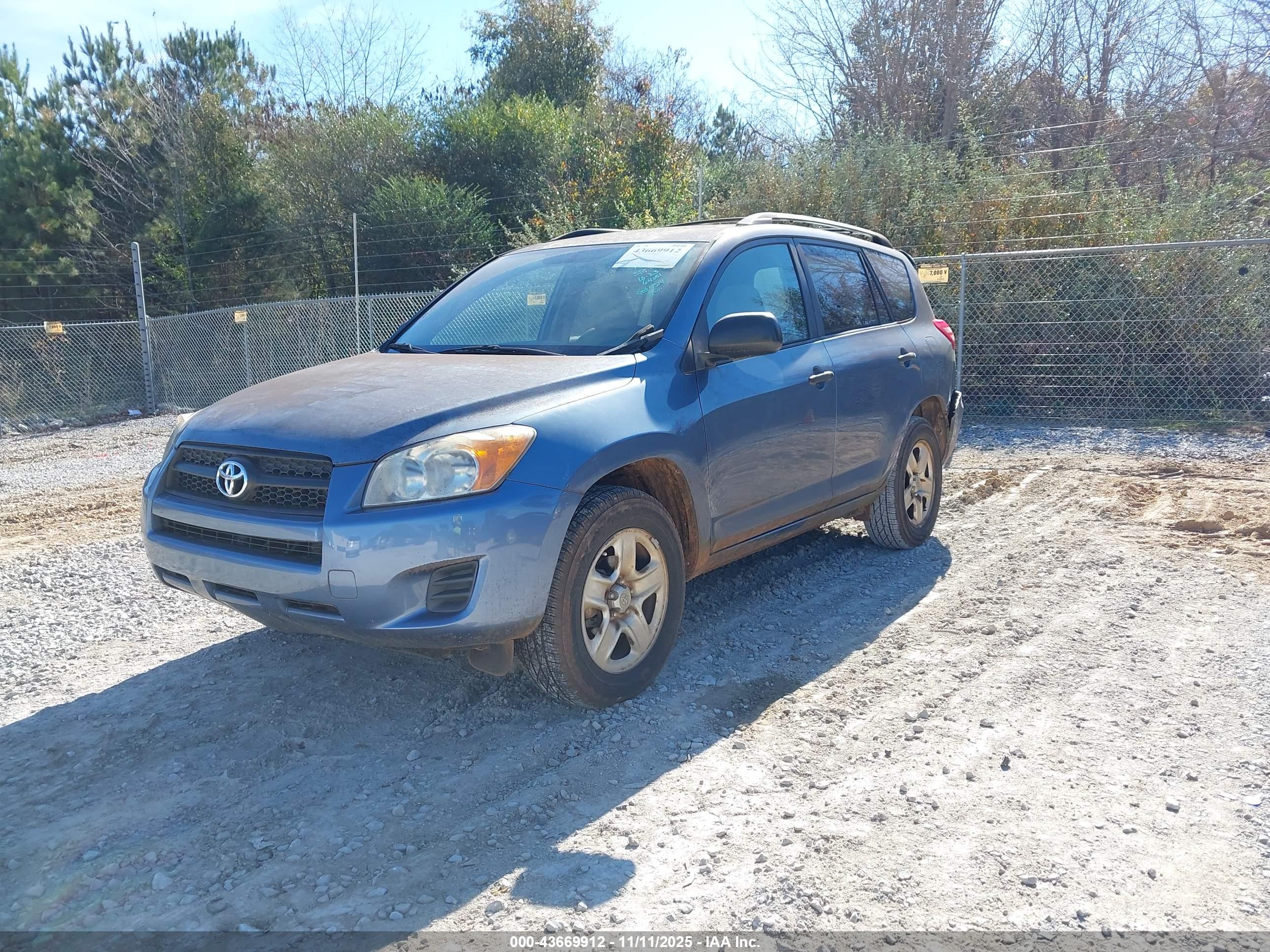 TOYOTA RAV4 image 2