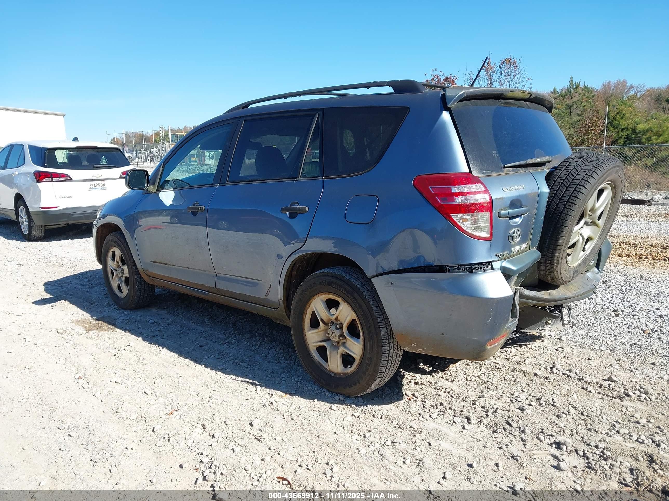 TOYOTA RAV4 image 3