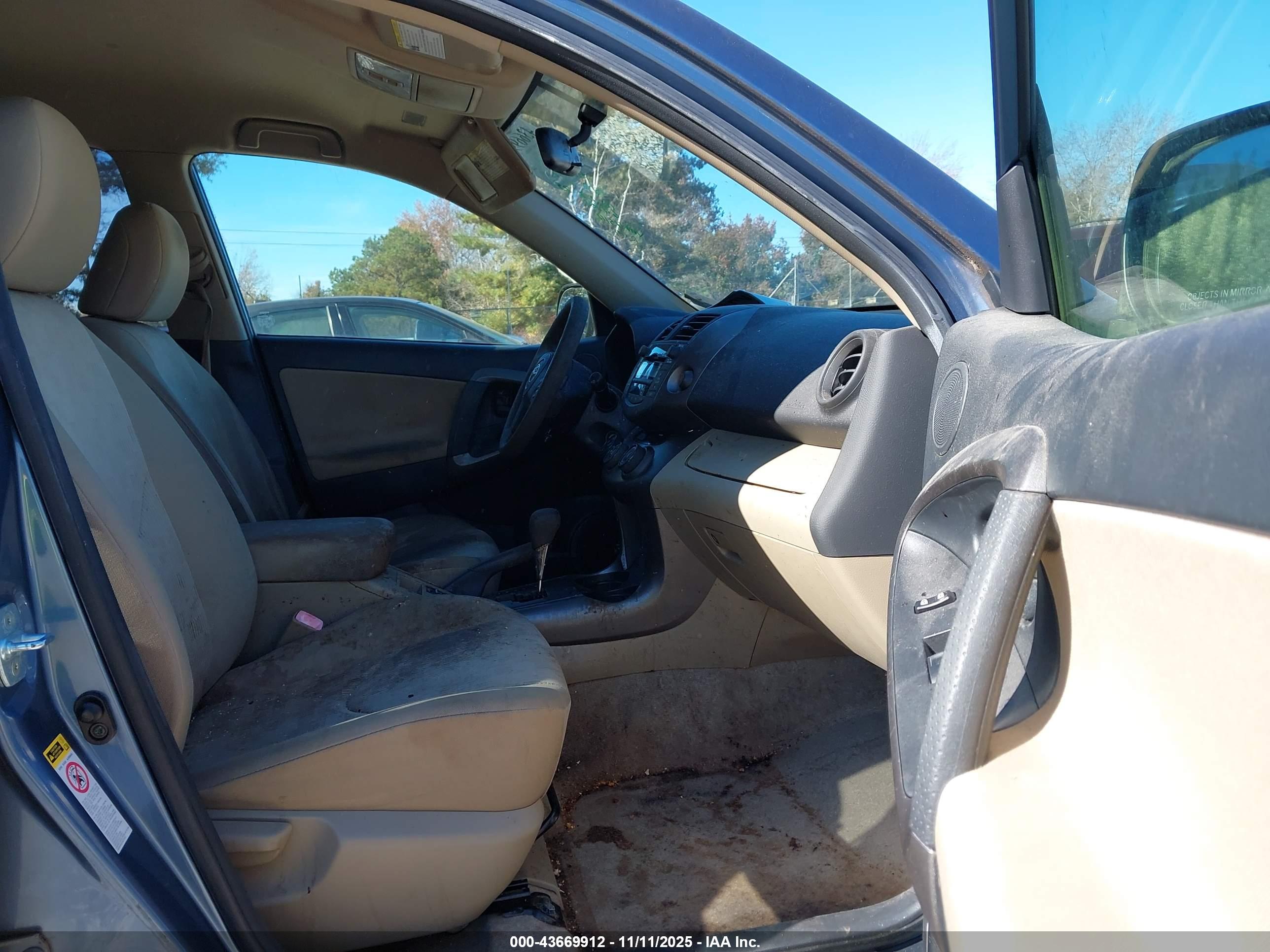 TOYOTA RAV4 image 5