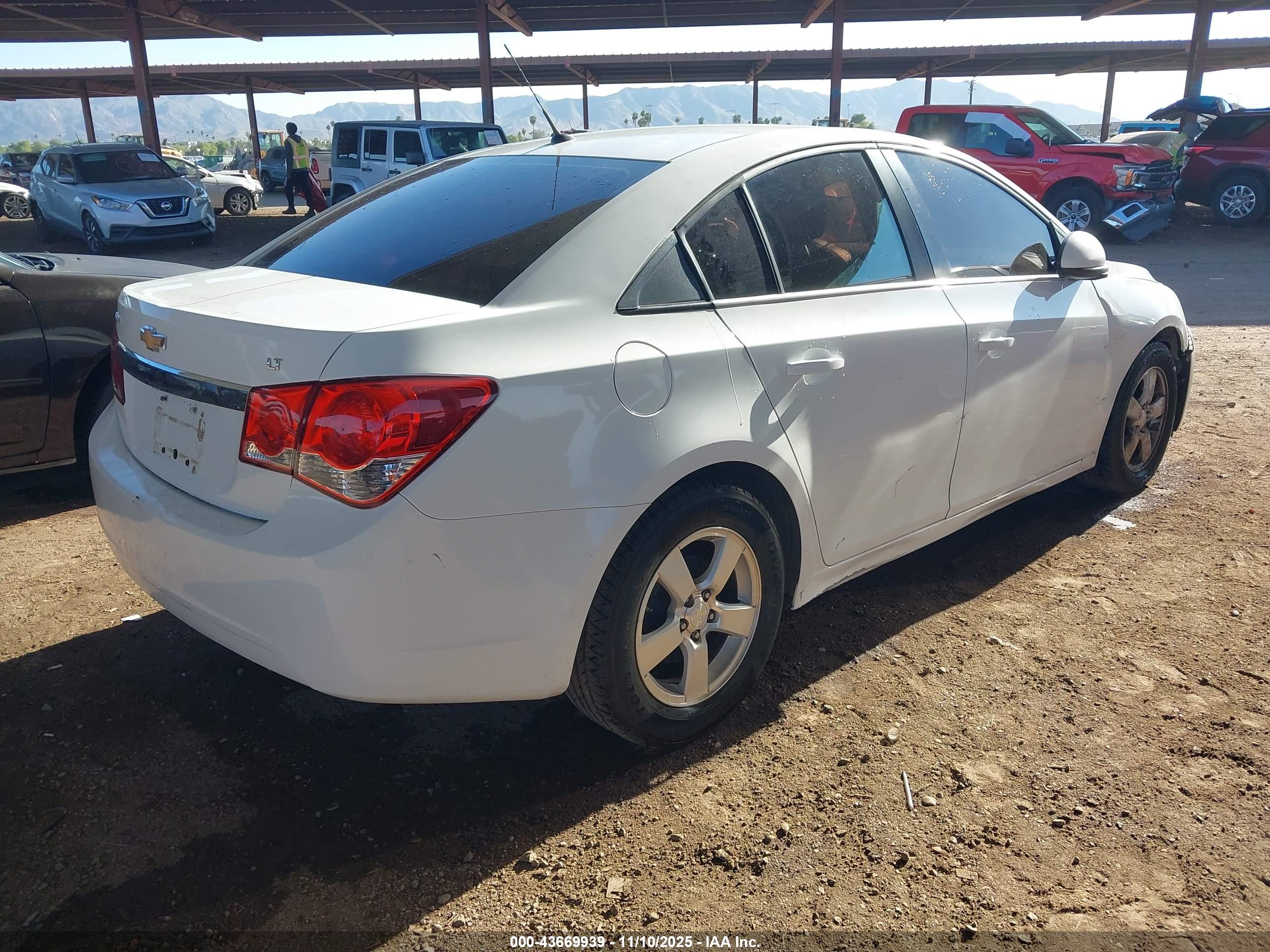 CHEVROLET CRUZE image 4