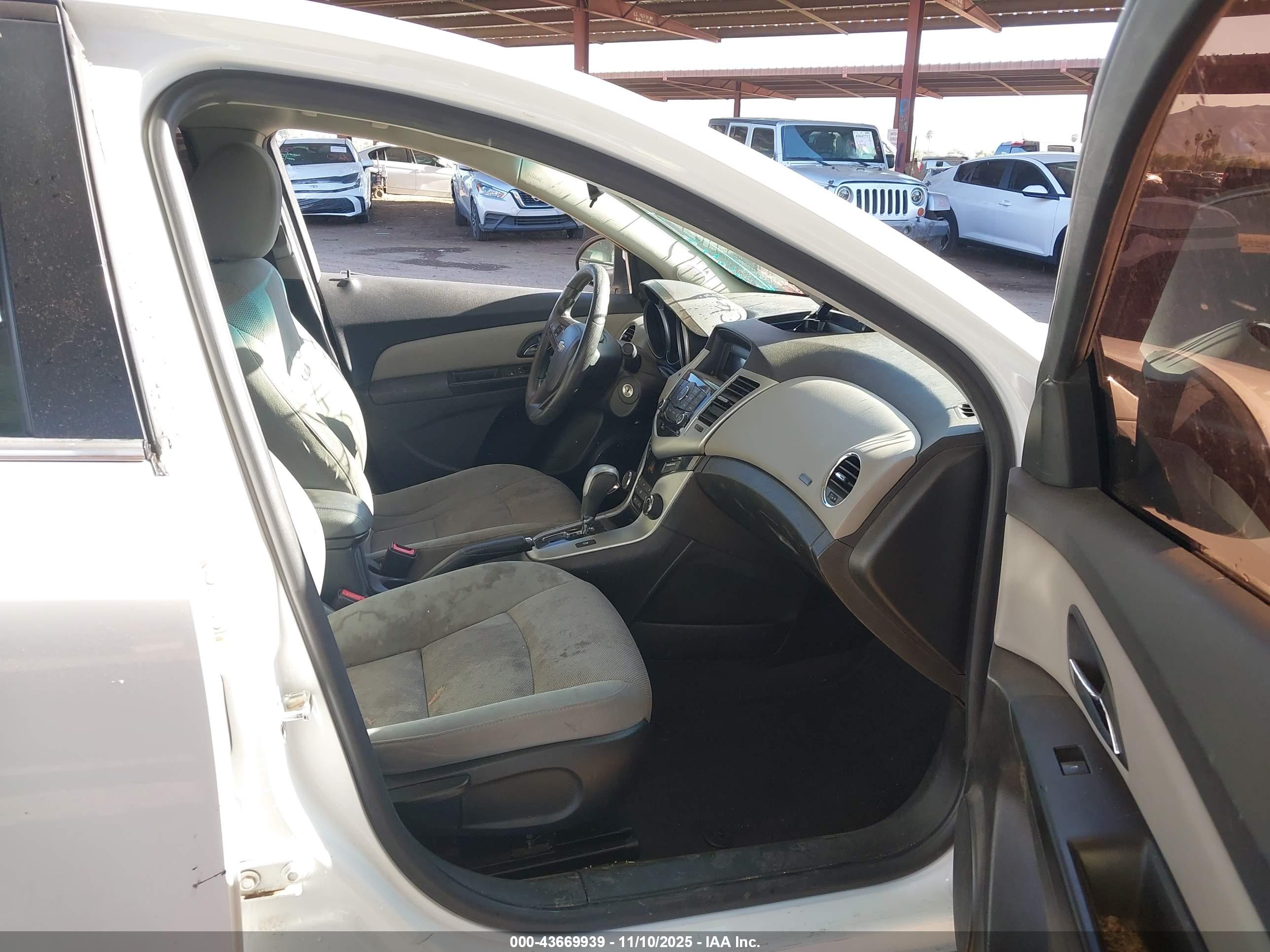 CHEVROLET CRUZE image 5