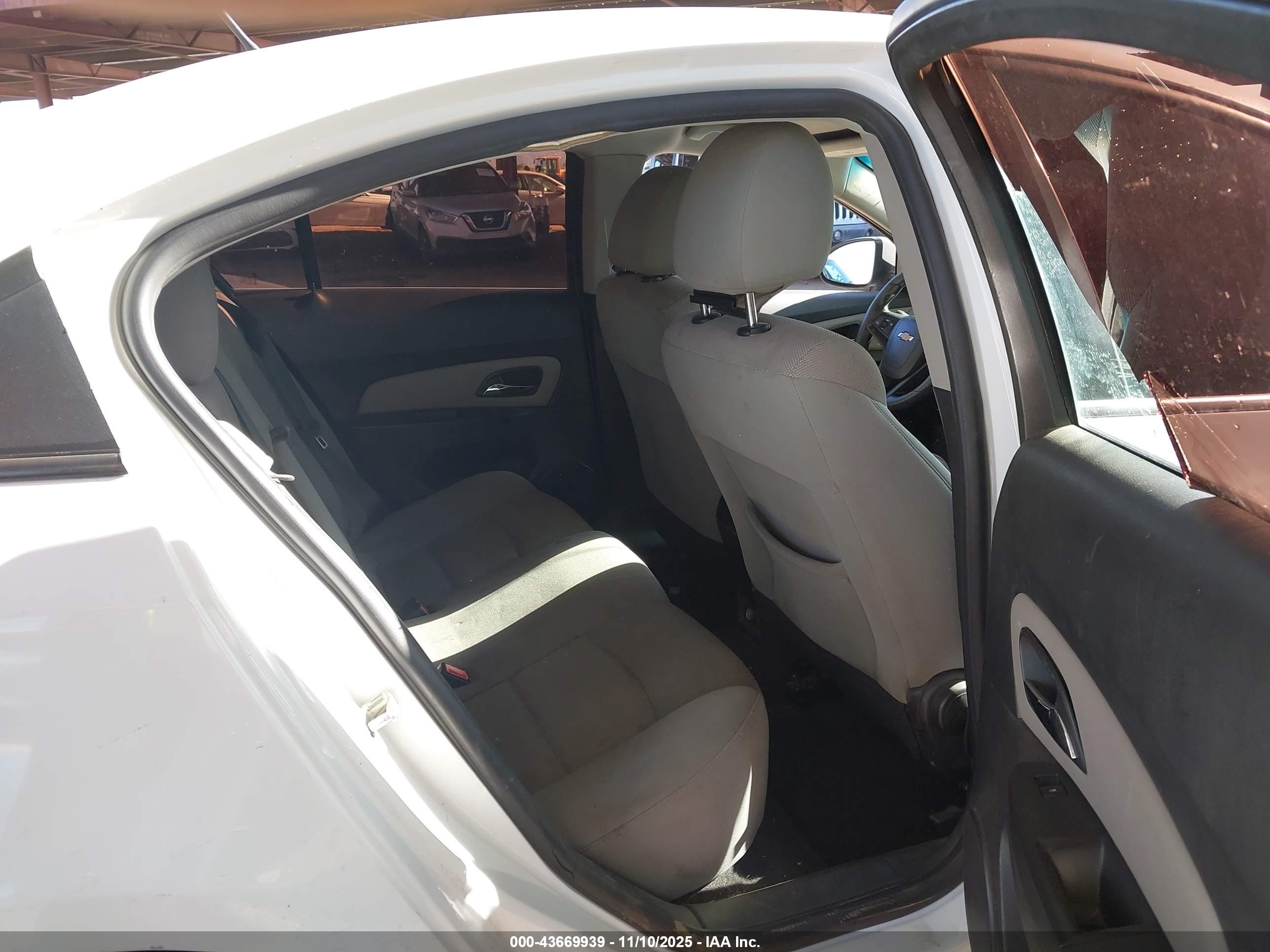 CHEVROLET CRUZE image 8