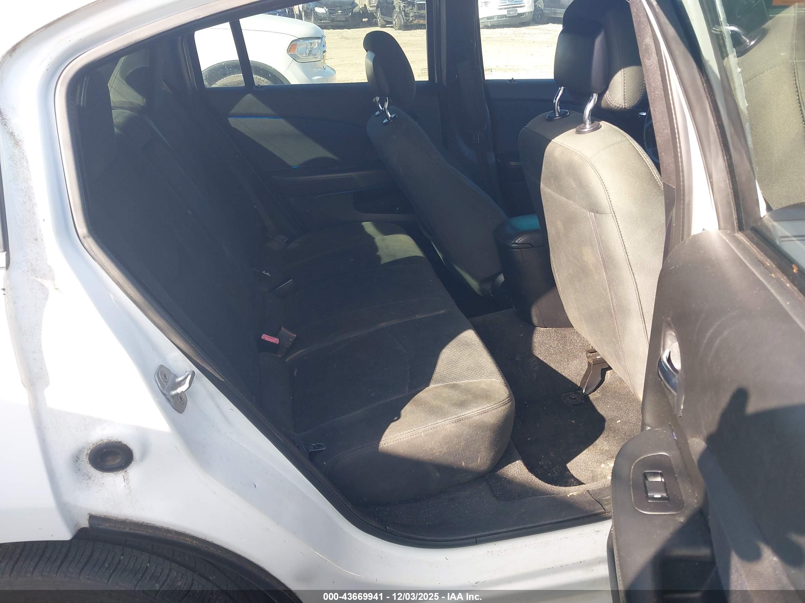 CHRYSLER 200 image 8