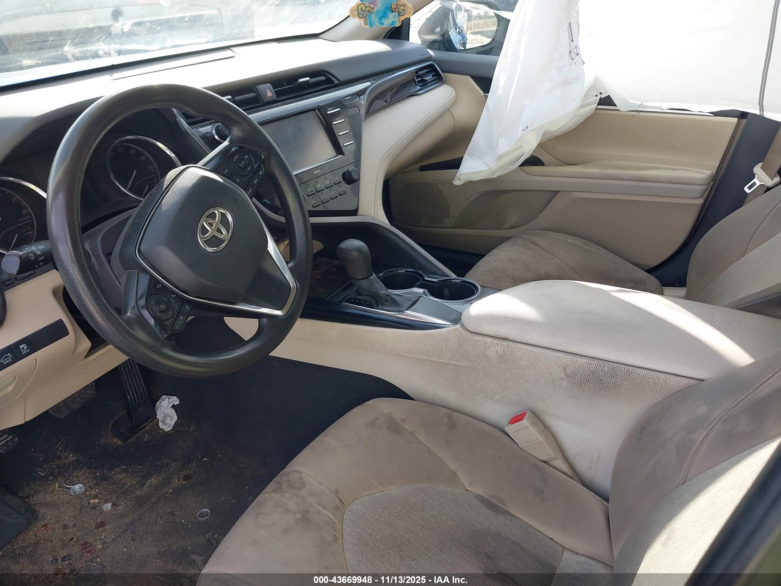TOYOTA CAMRY image 5