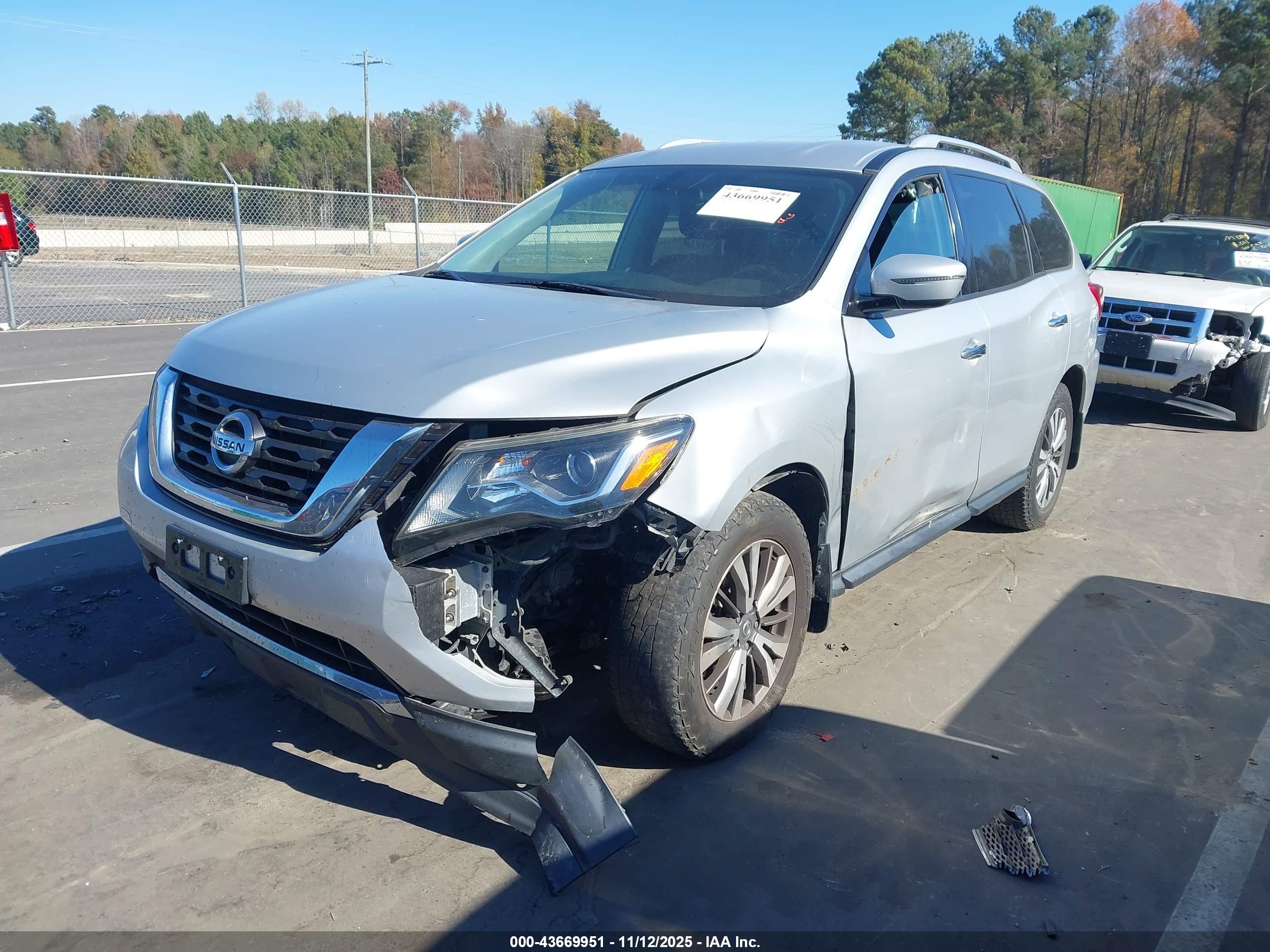NISSAN PATHFINDER image 2