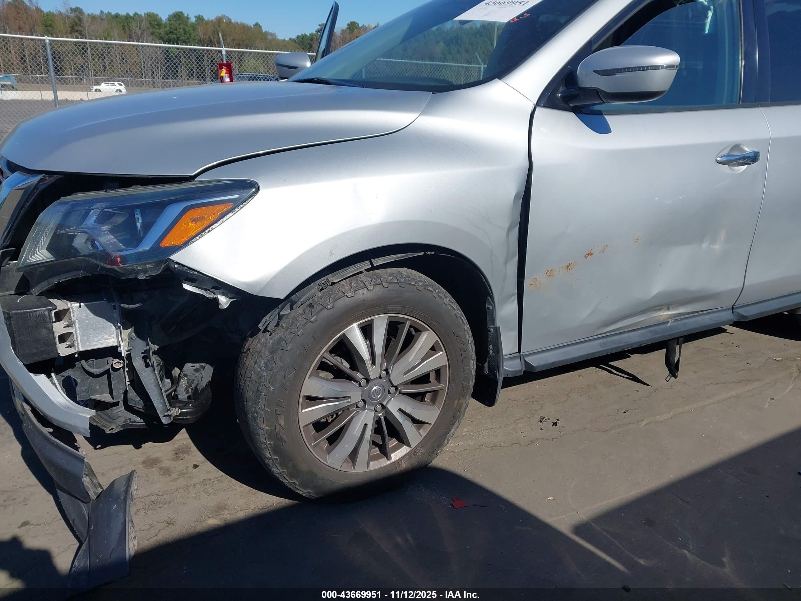 NISSAN PATHFINDER image 6